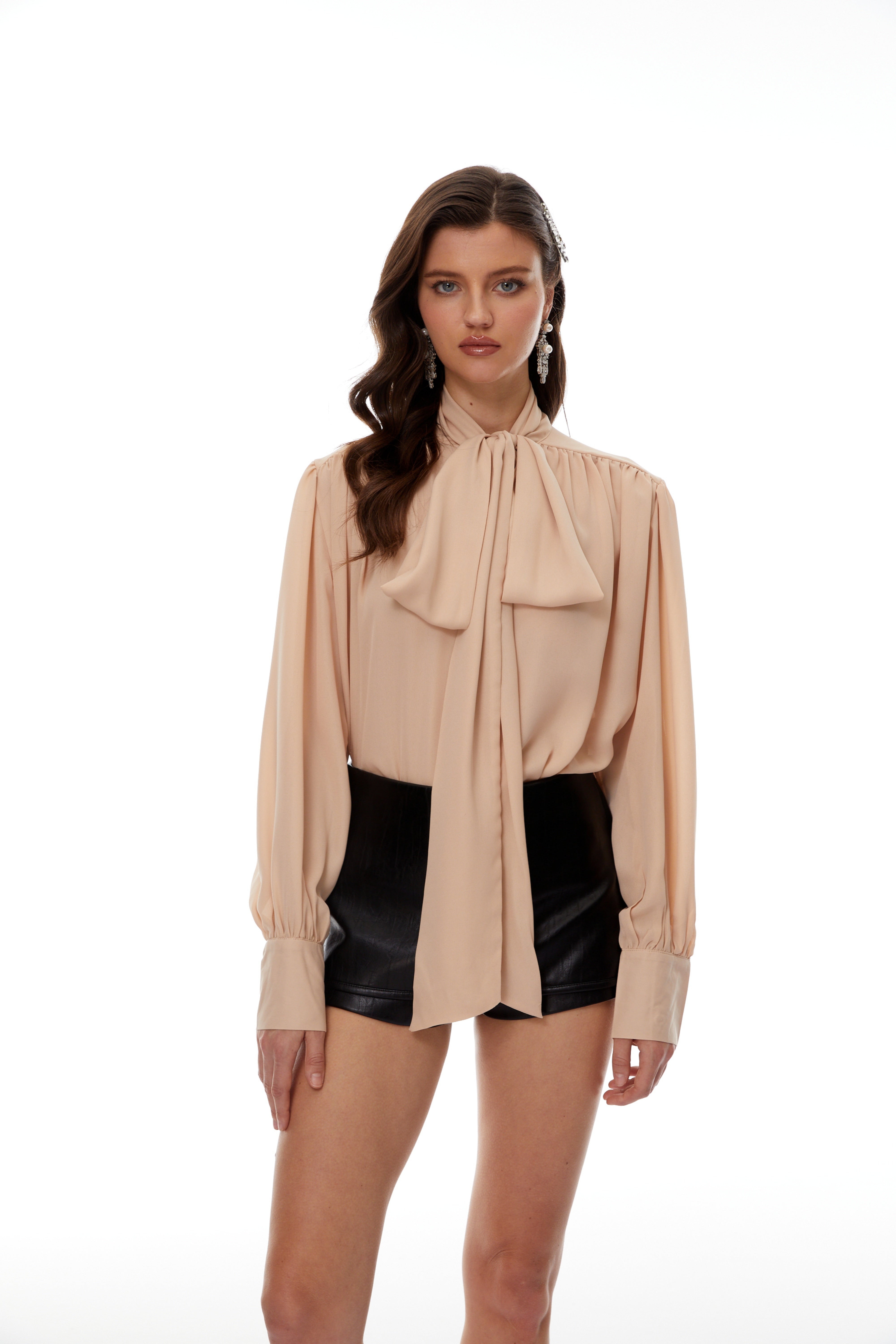 Chemisier froncé à col noué Camilla Neutrals