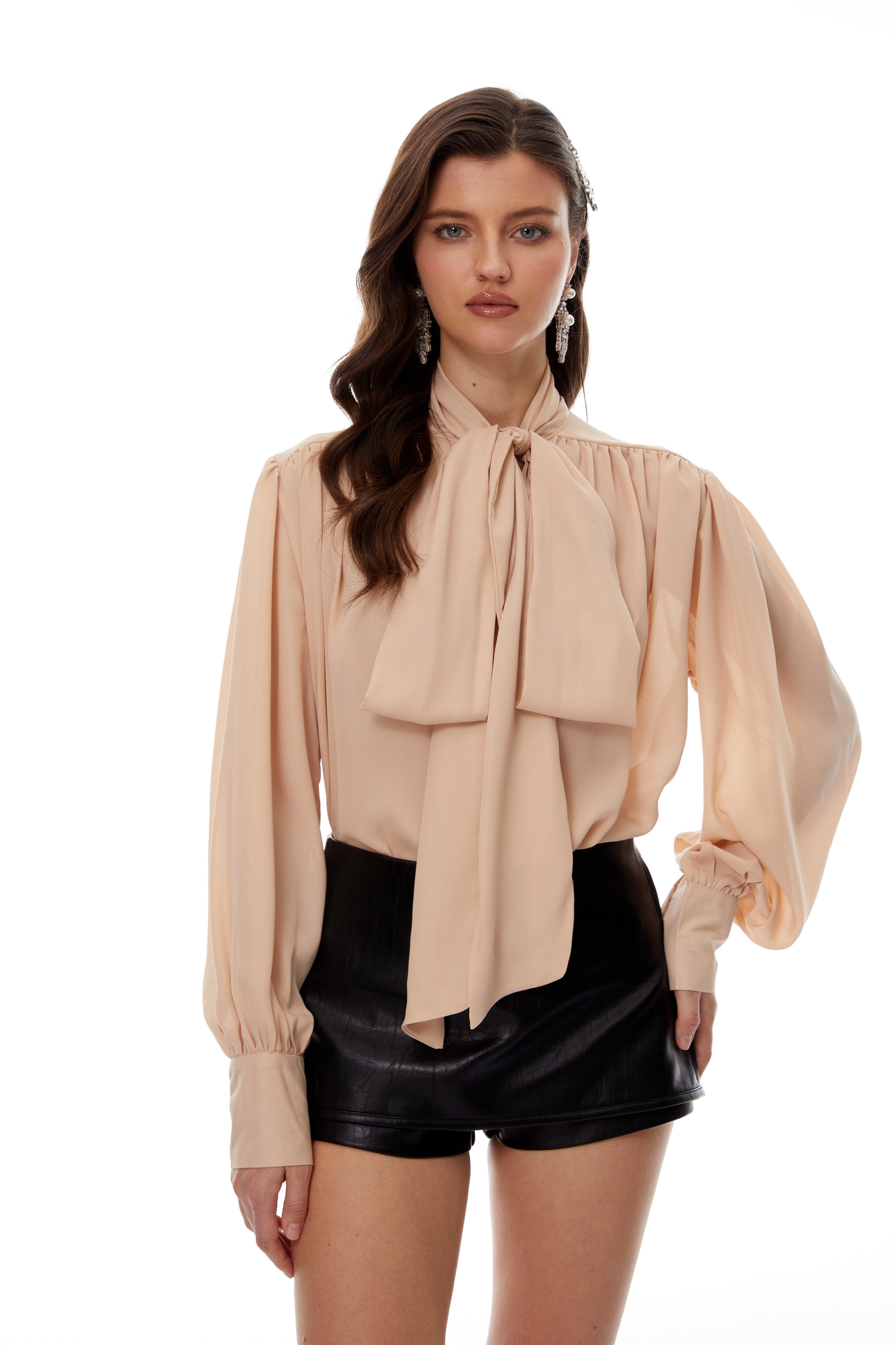 Chemisier froncé à col noué Camilla Neutrals
