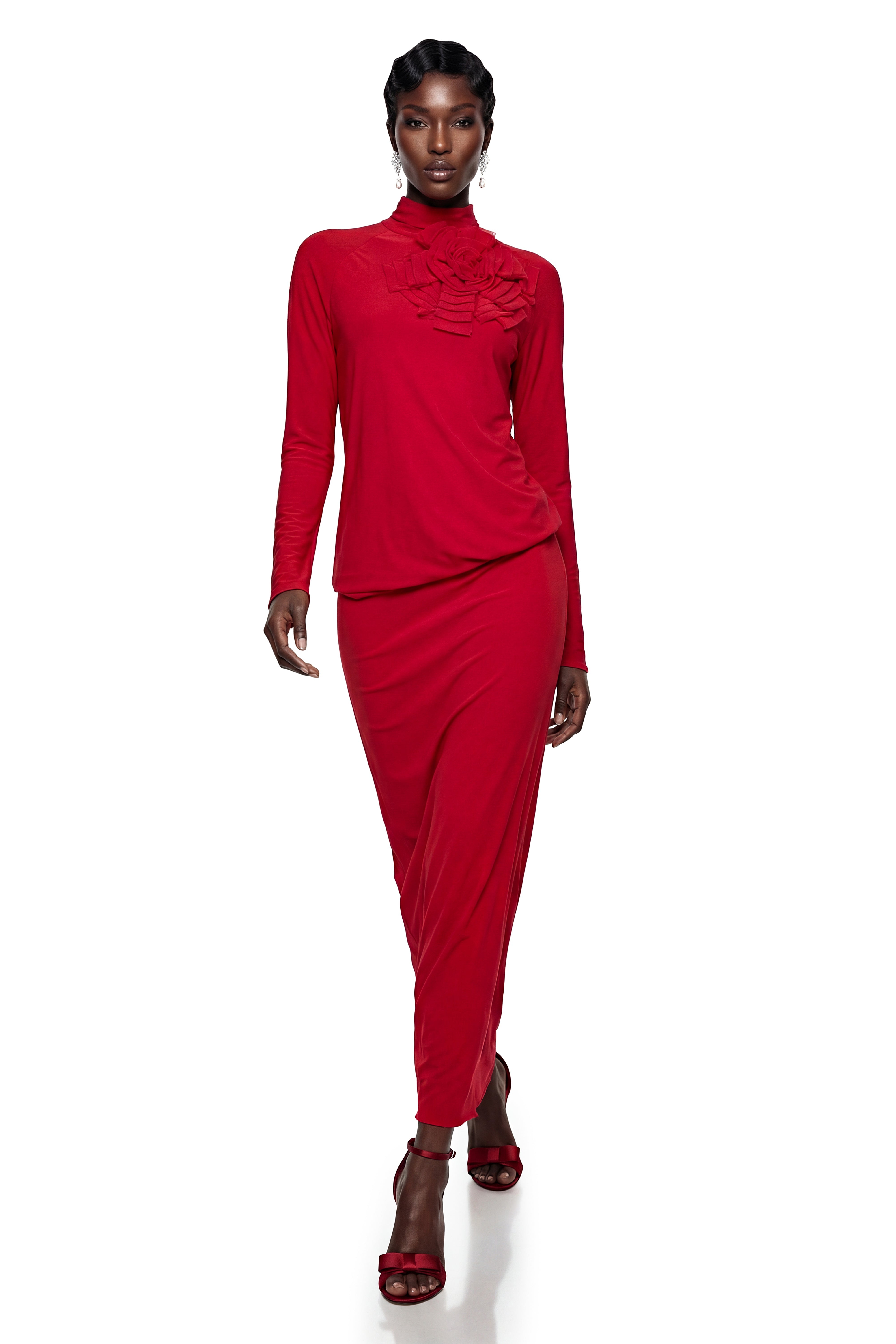 Robe longue rouge Caroline avec pétales en 3D (vente définitive)