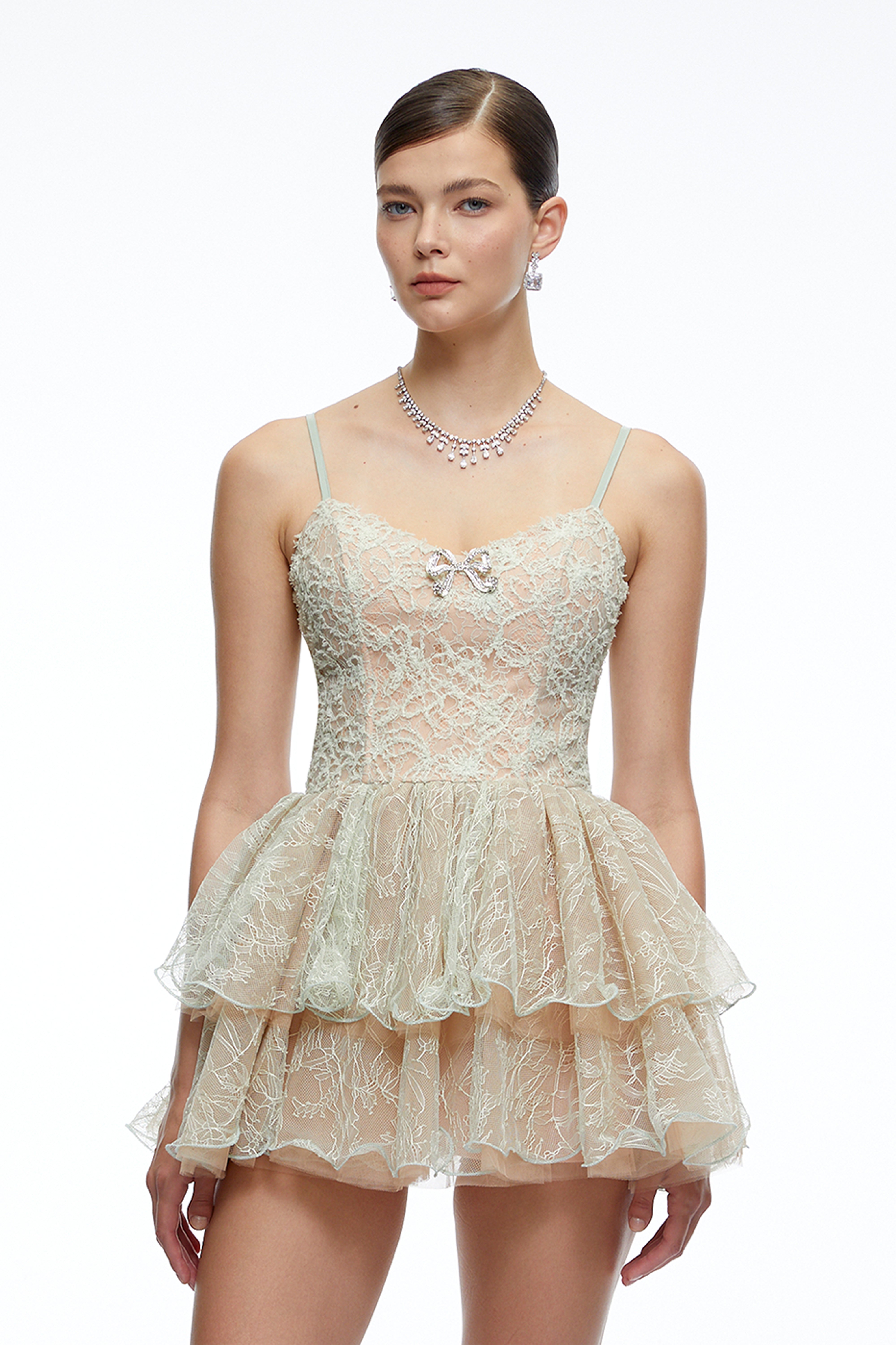 Mini-robe Cassidy vert menthe, en dentelle, à volants et ornements