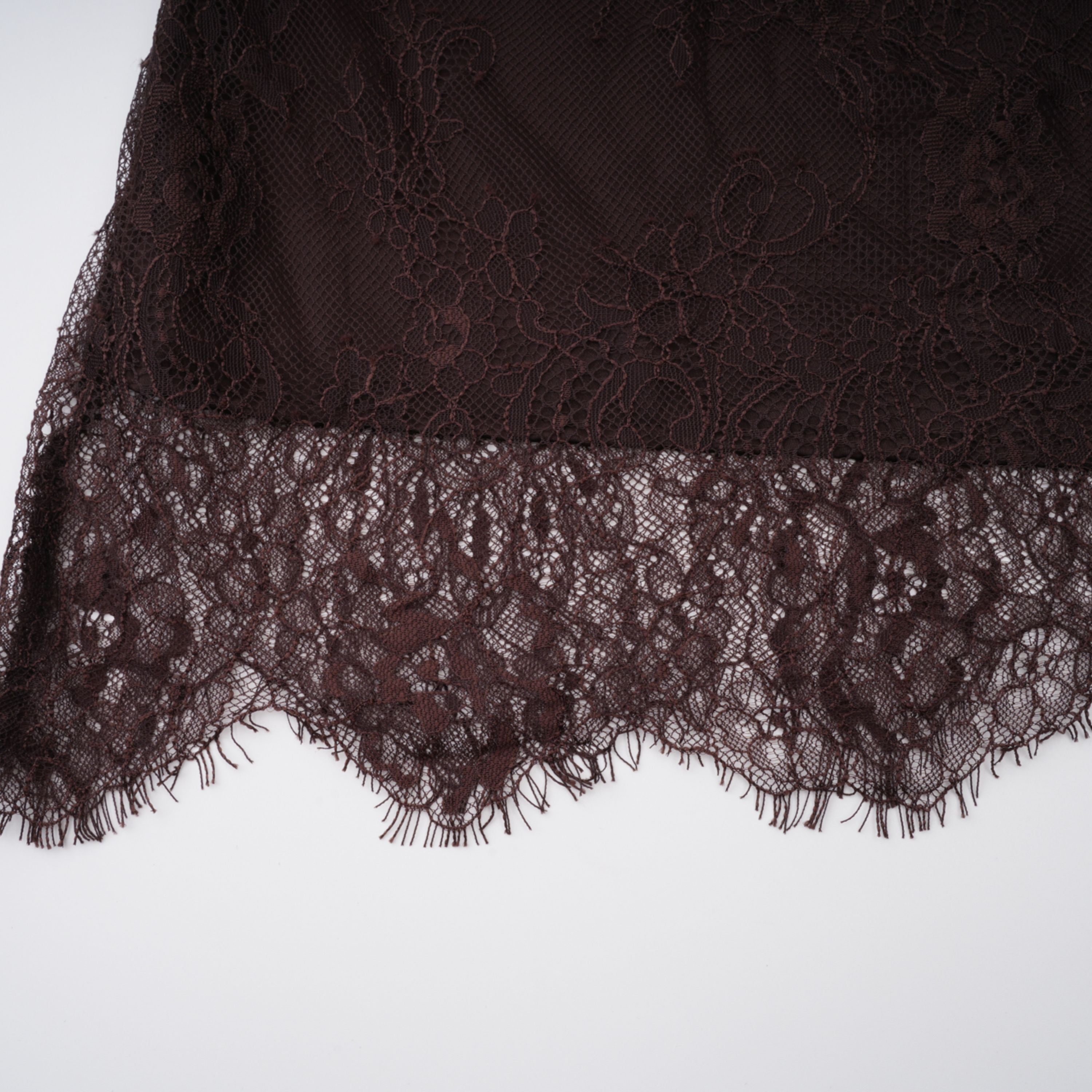Robe longue à fleurs et dentelle Christa Brown avec cape (Vente définitive - États-Unis uniquement)