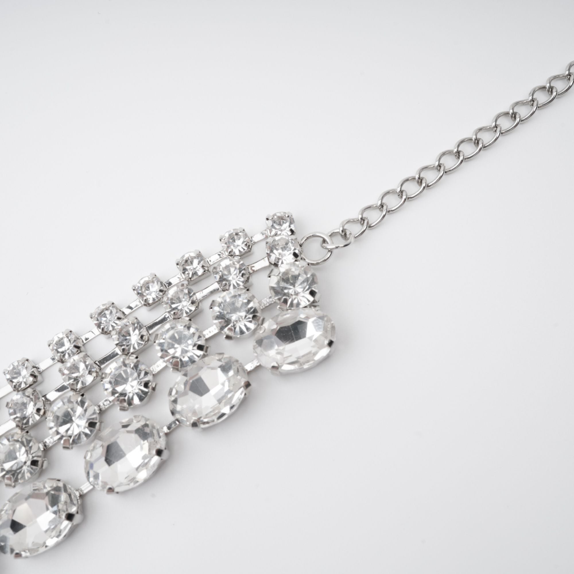 Collier à plusieurs rangs Elizabeth orné de cristaux (Vente définitive)