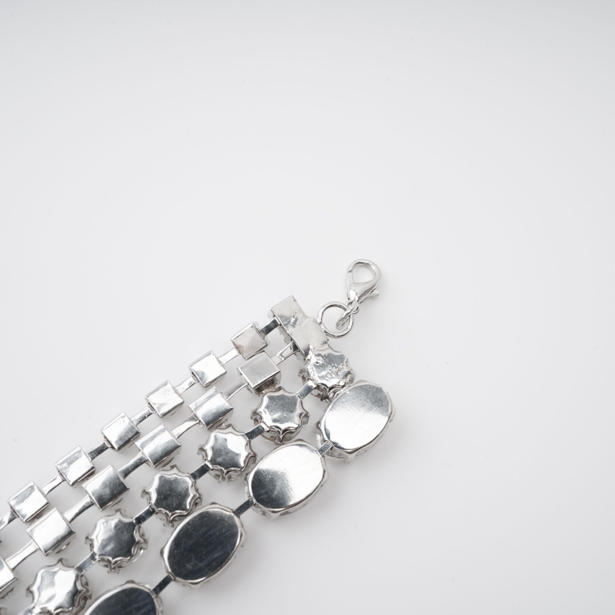 Collier à plusieurs rangs Elizabeth orné de cristaux (Vente définitive)