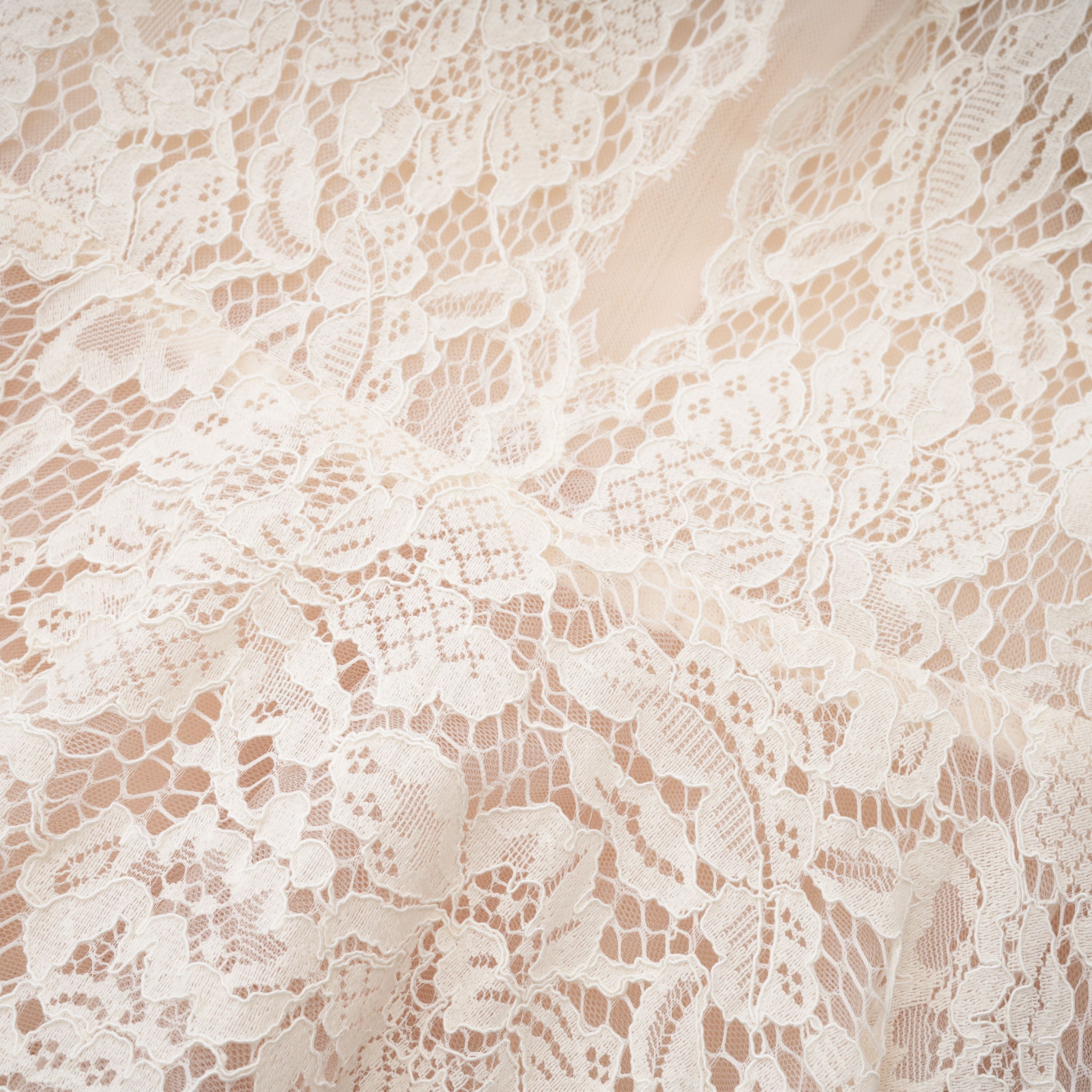 Robe longue en dentelle ivoire Oliana