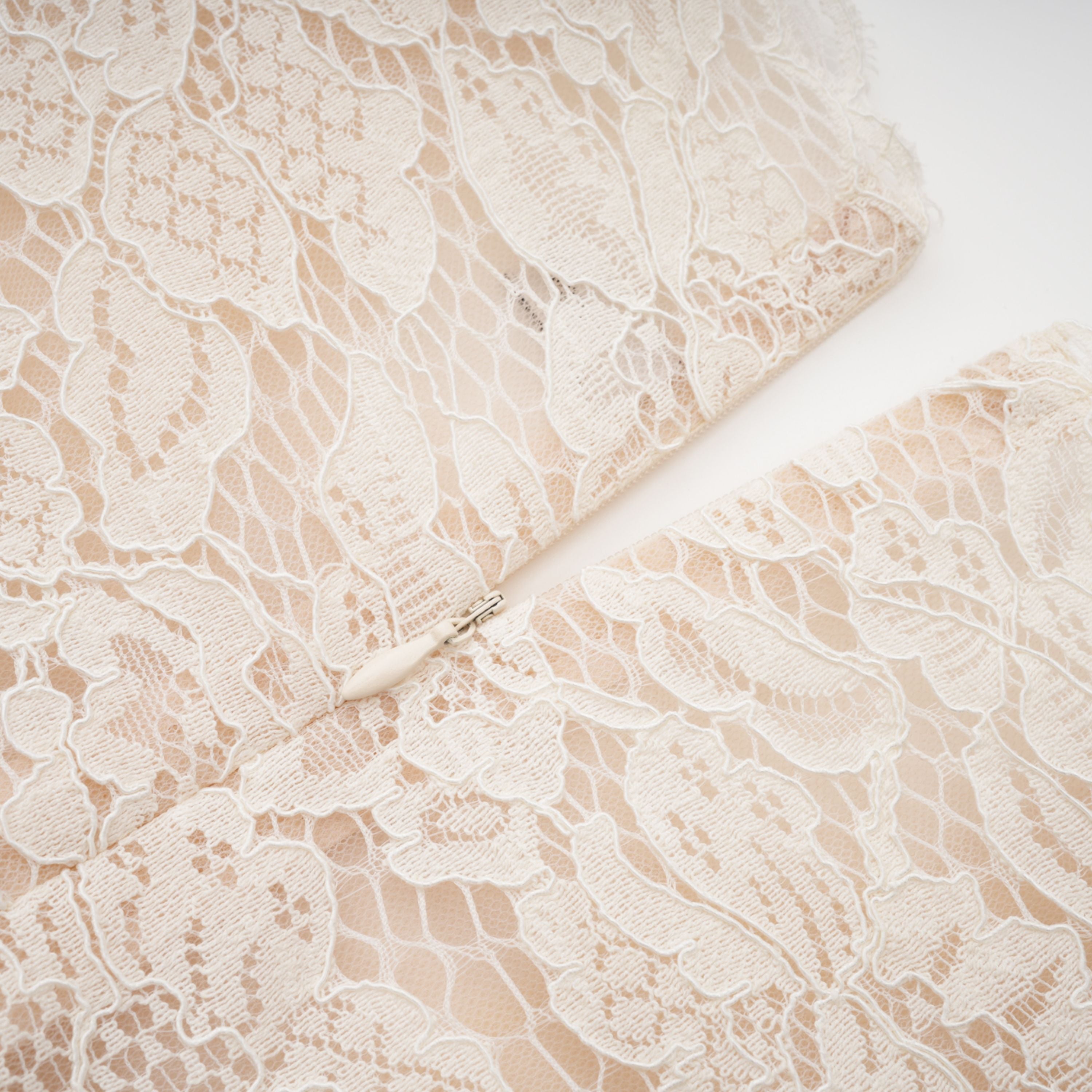 Robe longue en dentelle ivoire Oliana