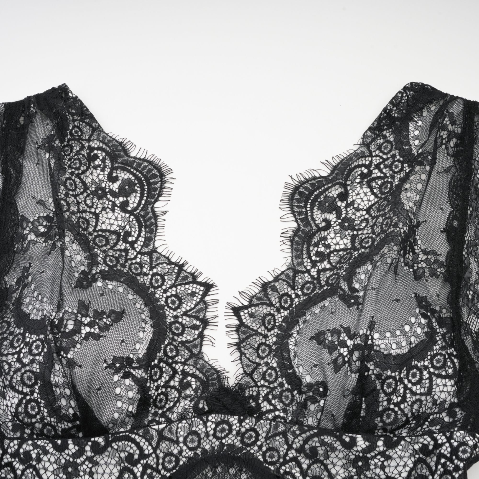 Robe longue Éléonore à deux tons et détails en dentelle (Vente définitive - États-Unis uniquement)