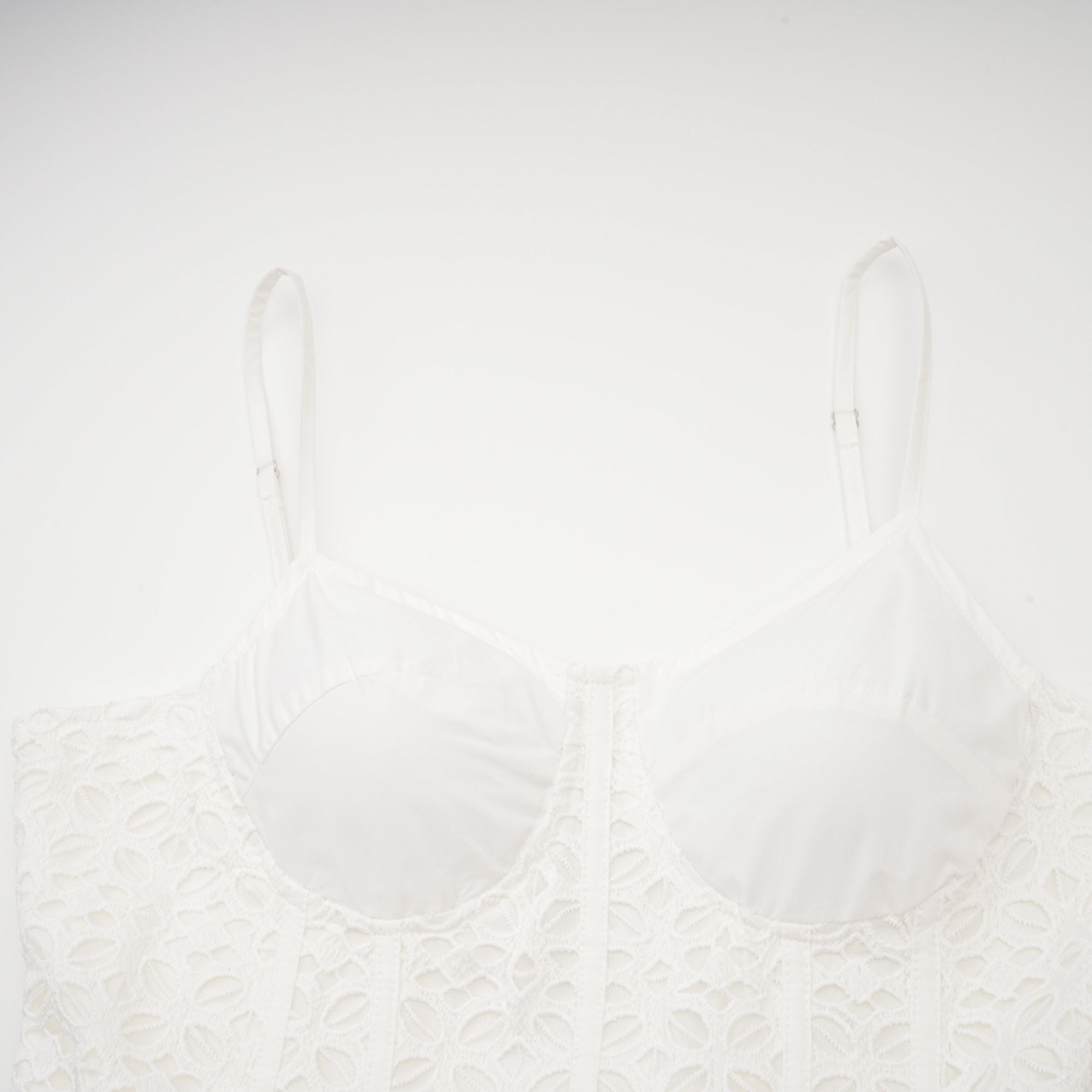 Robe midi en coton à découpes et ceinture Catriona (Vente définitive - États-Unis uniquement)