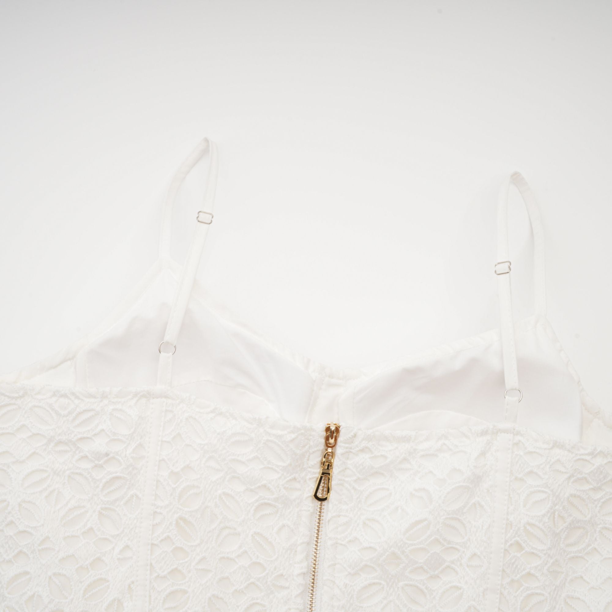 Robe midi en coton à découpes et ceinture Catriona (Vente définitive - États-Unis uniquement)