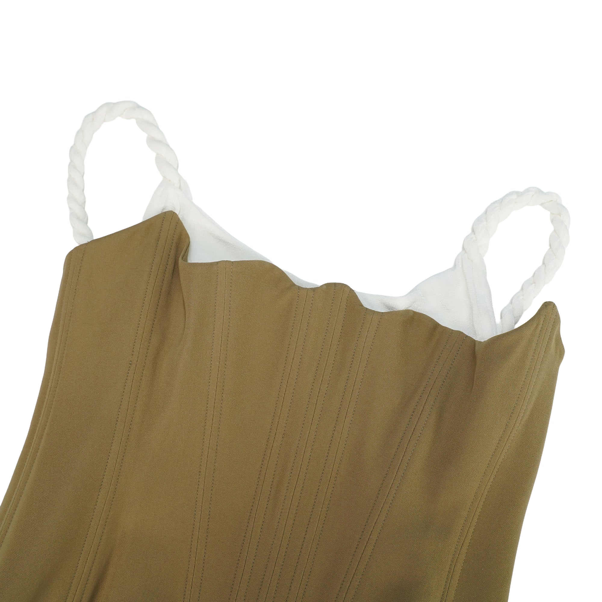 Mini-robe caraco blanche, avec un corsage structuré couleur beige et une jupe drapée à volants, agrémentée de cordons de serrage