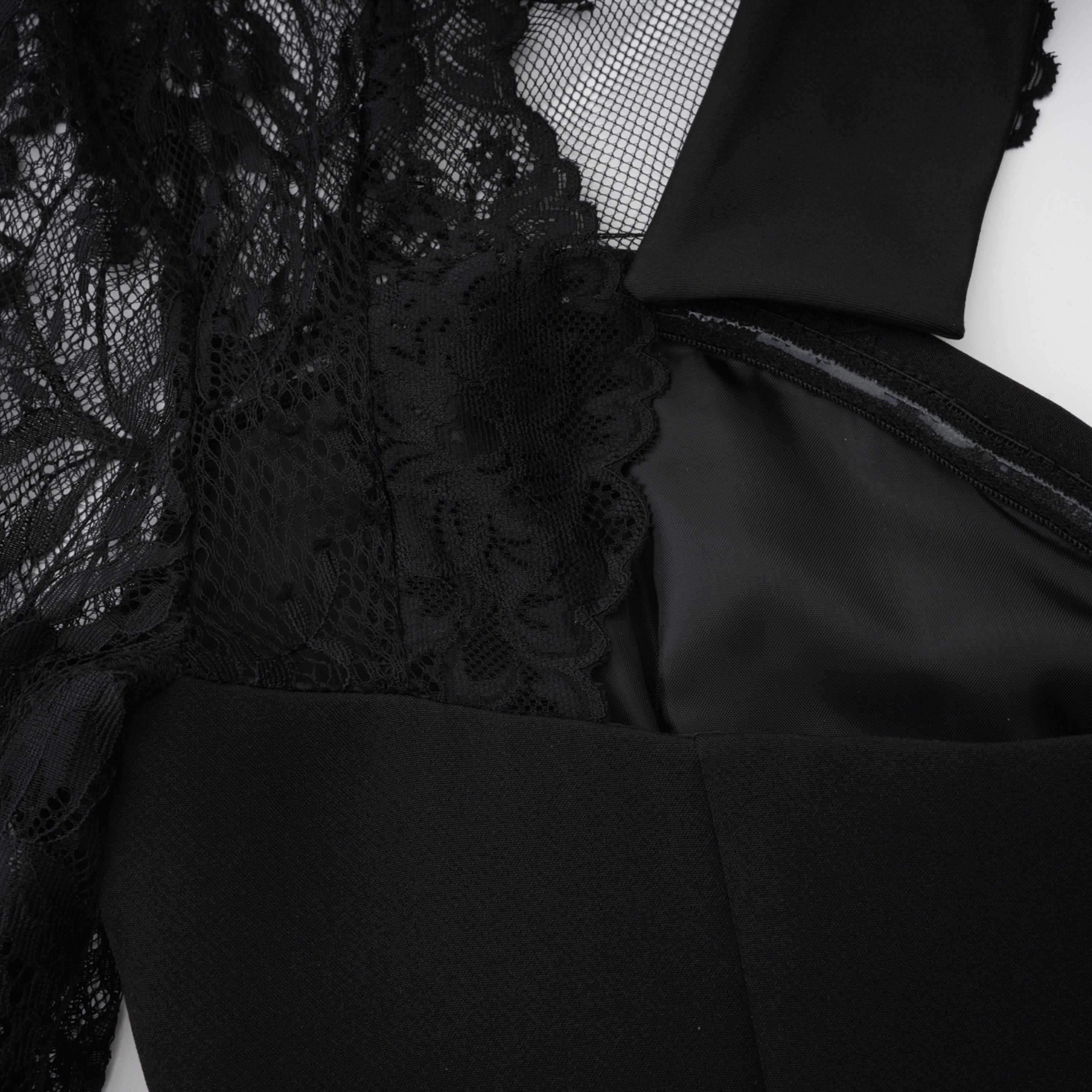 Robe longue à empiècements en dentelle noire