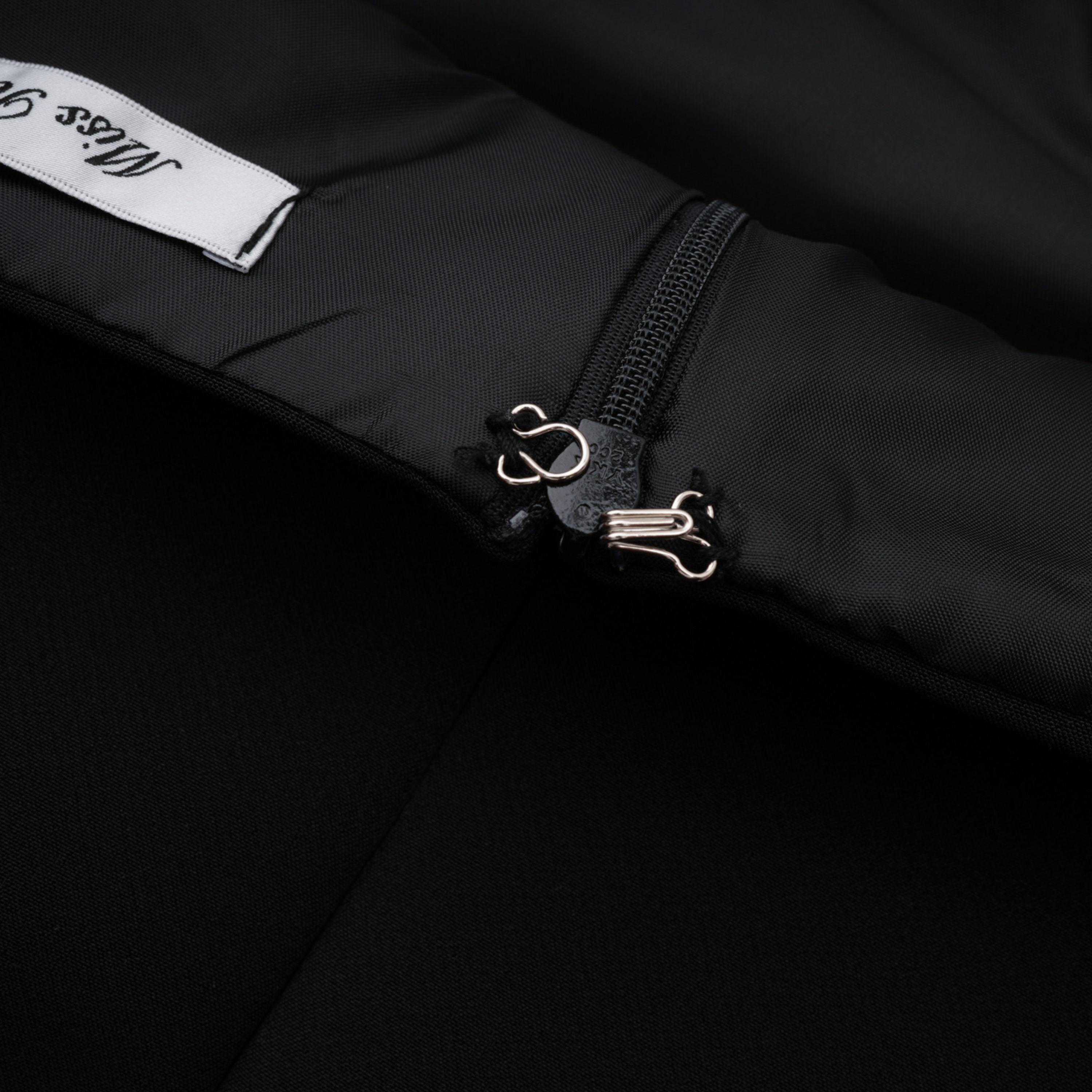 Robe longue à empiècements en dentelle noire