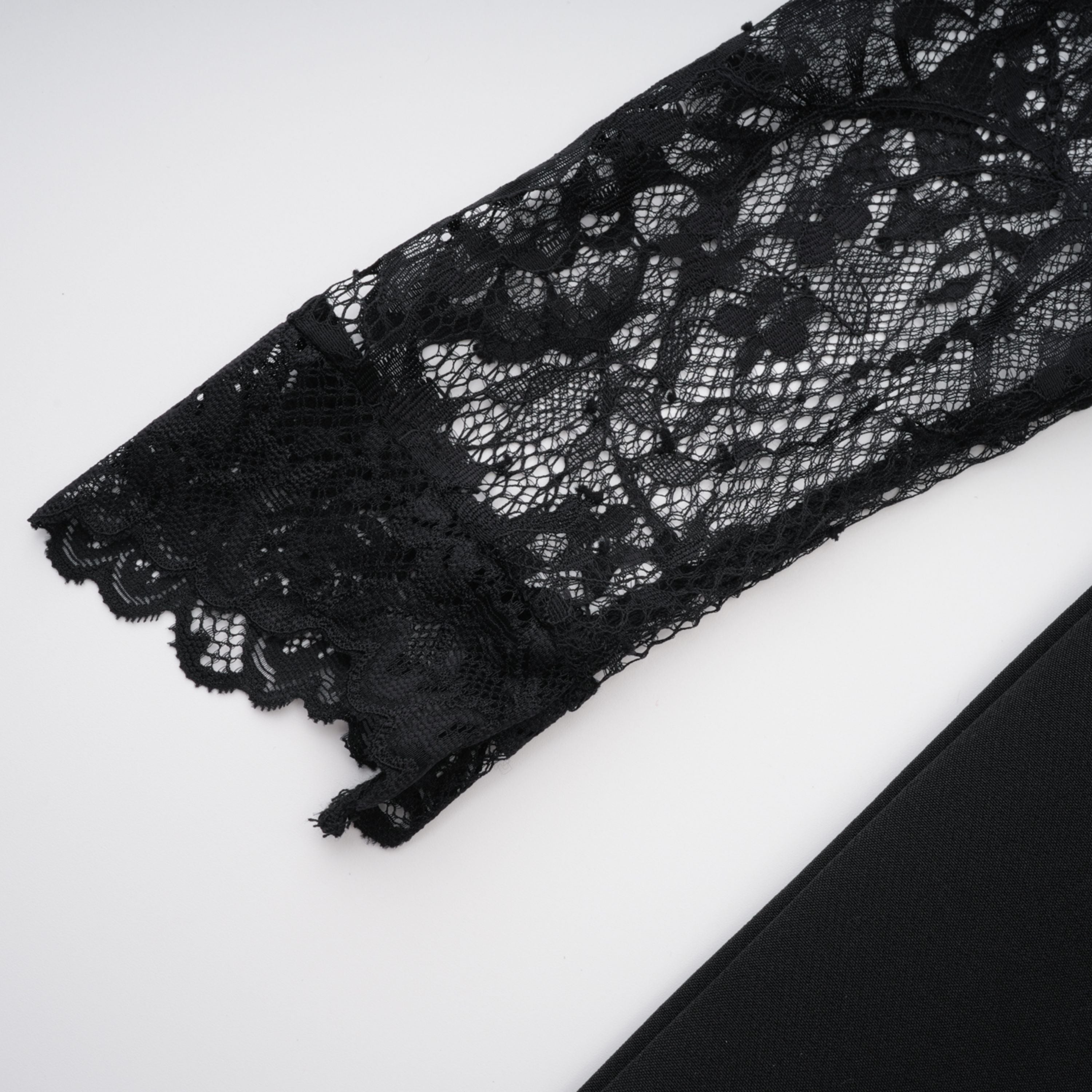 Robe longue à empiècements en dentelle noire