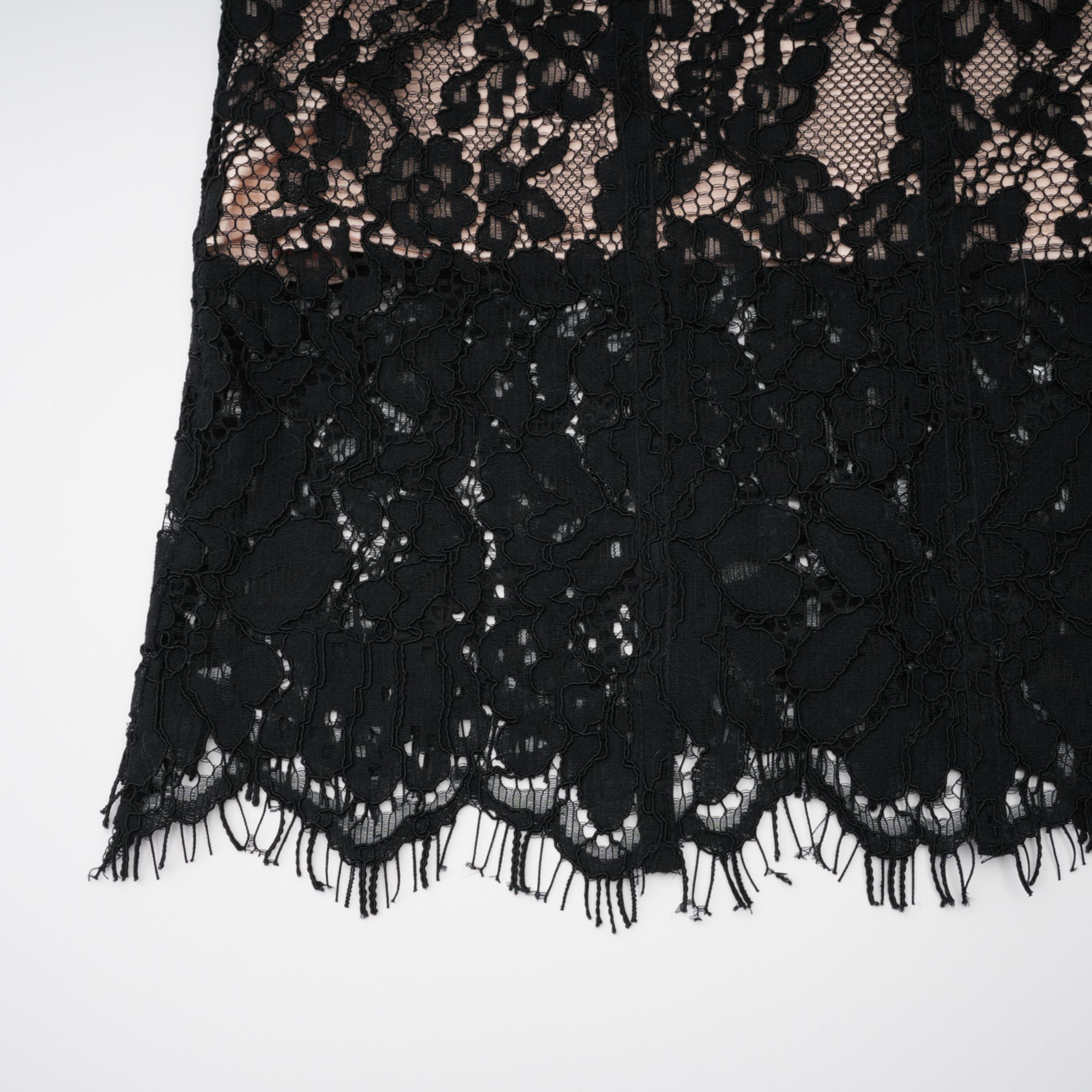 Robe longue corsetée en dentelle à motifs floraux
