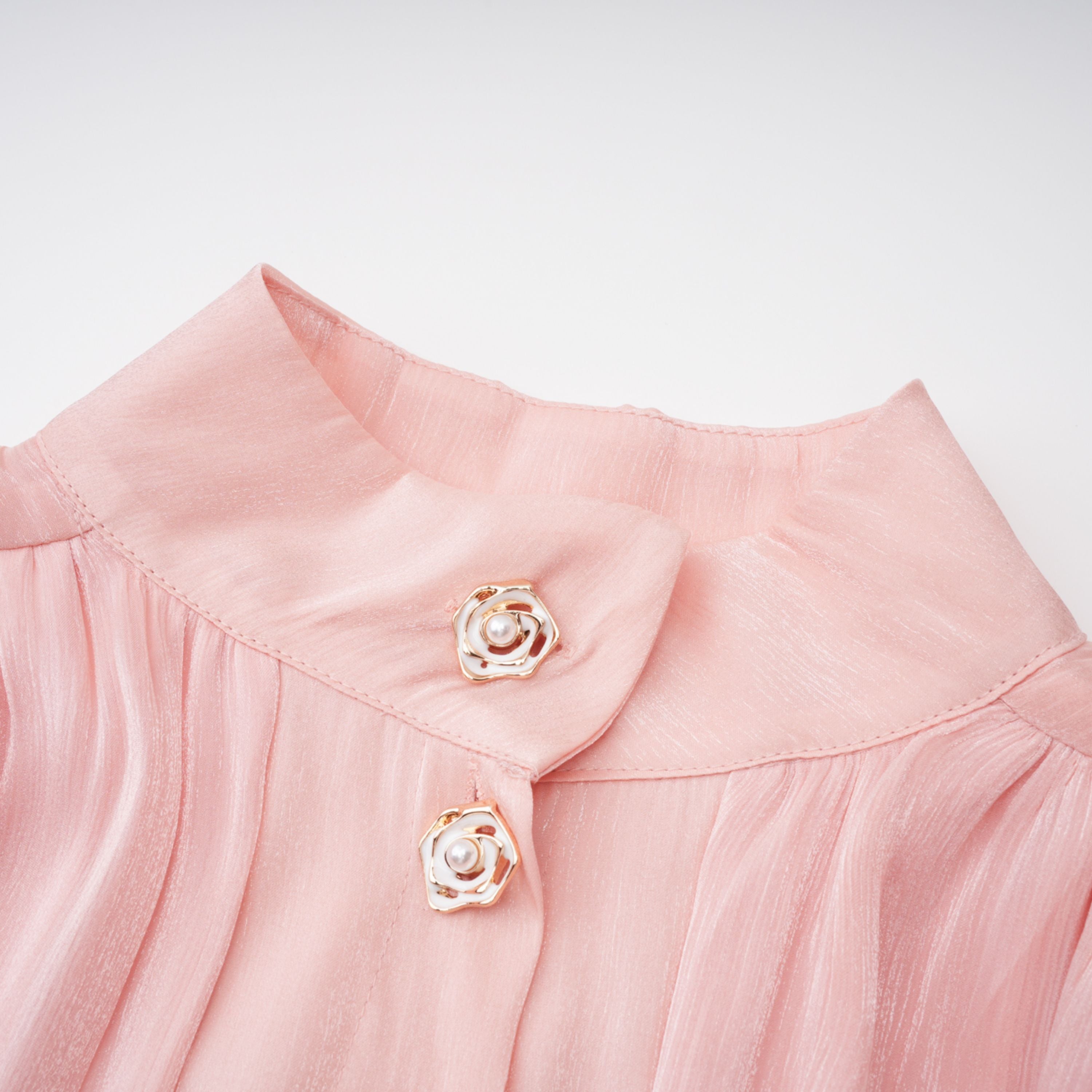 Mini-robe rose à col montant et volants