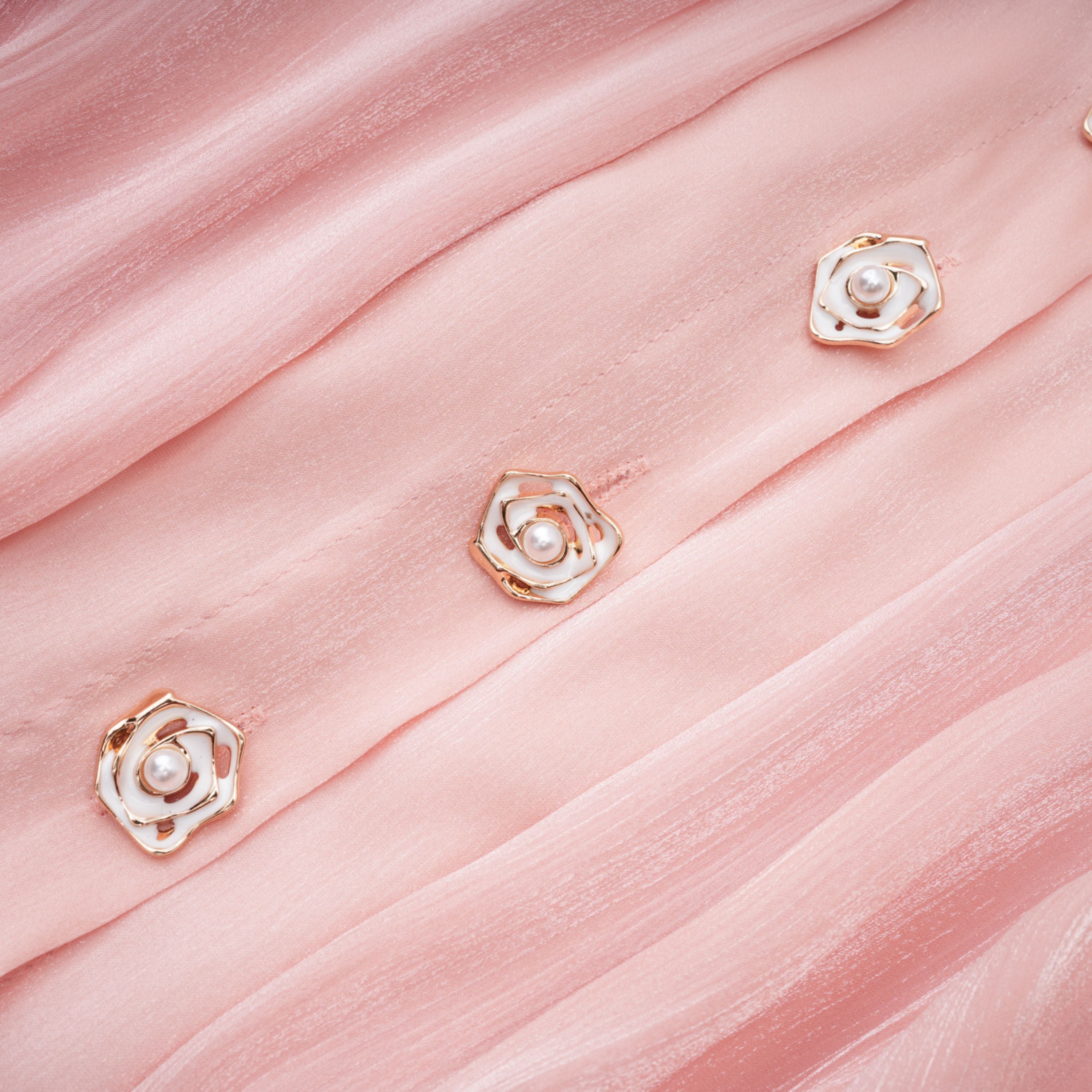 Mini-robe rose à col montant et volants