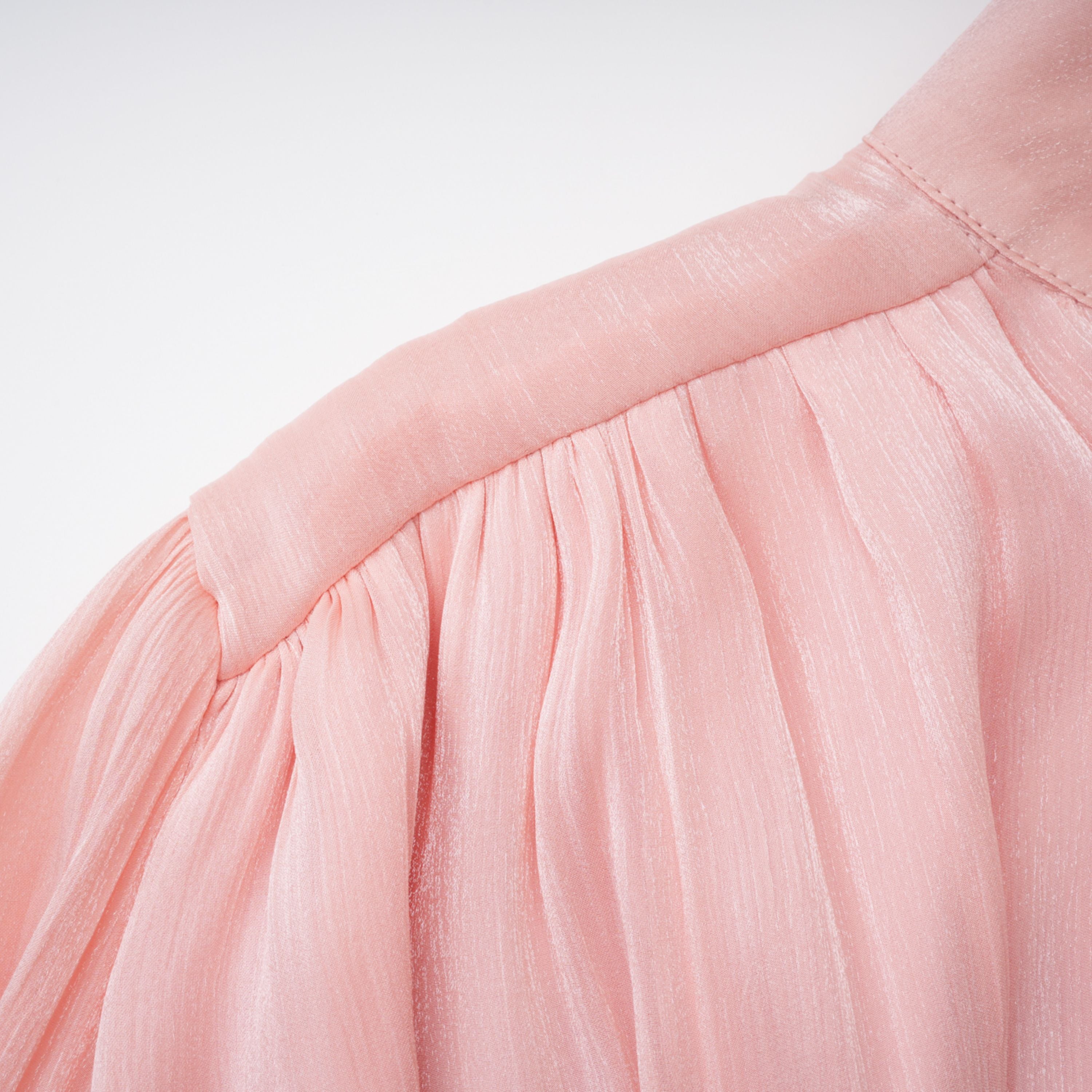 Mini-robe rose à col montant et volants