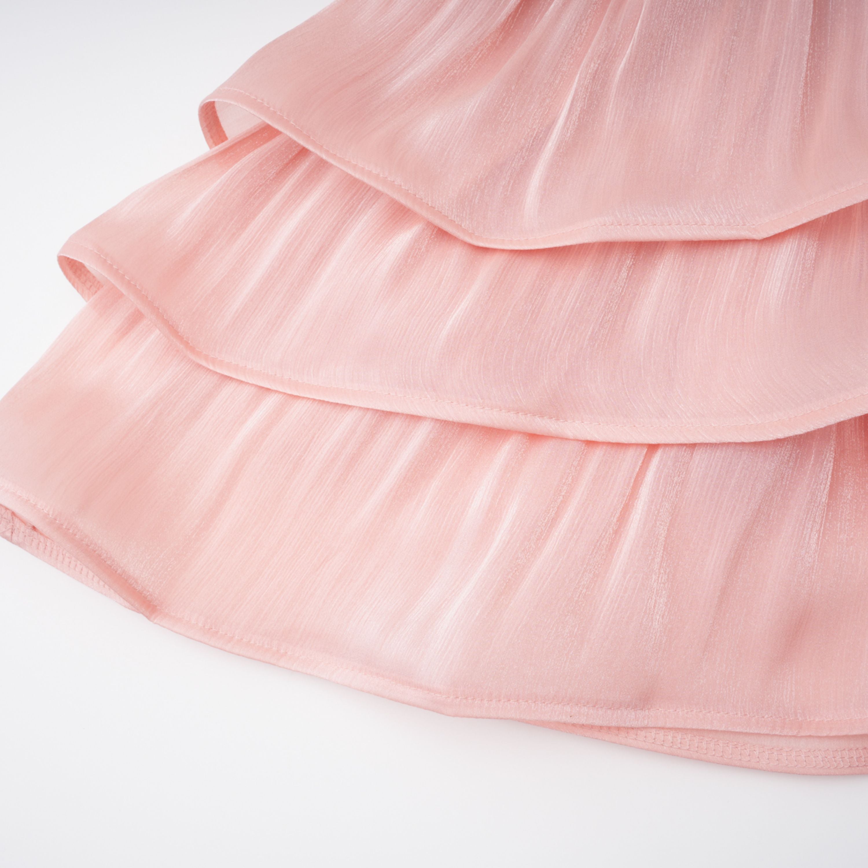 Mini-robe rose à col montant et volants