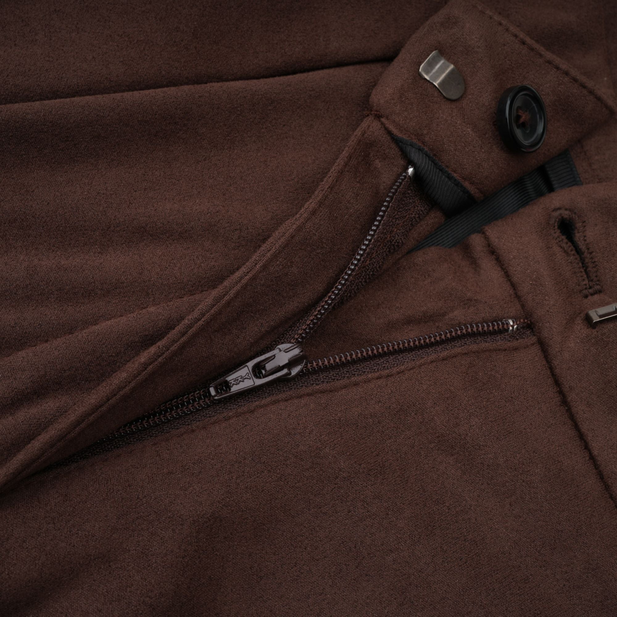 Ensemble haut et short à ourlet bouffant en daim Chaney Brown (Vente définitive - États-Unis uniquement)