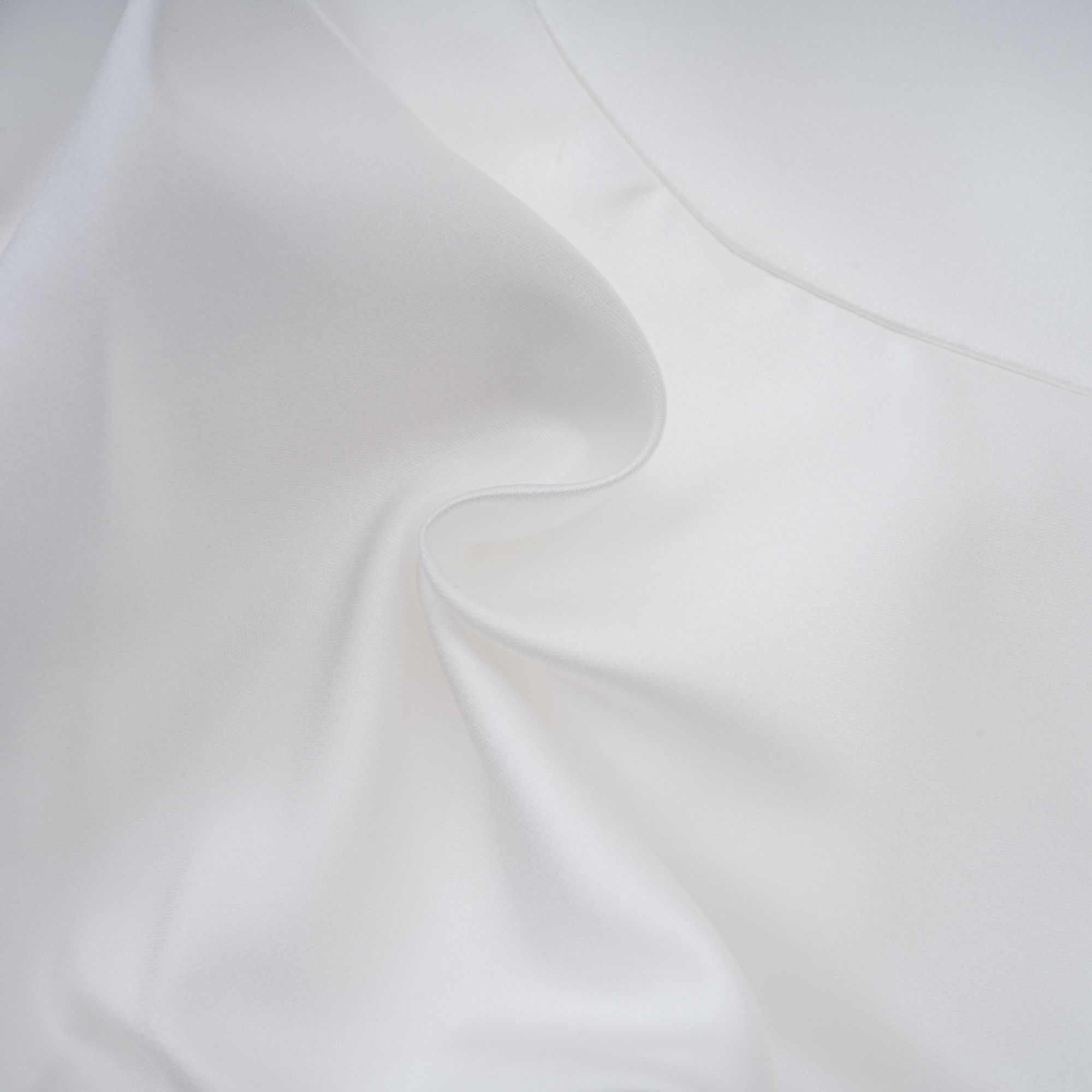 Ensemble coordonné Honorine : haut et jupe plissés à motifs floraux blancs (Vente définitive - États-Unis uniquement)