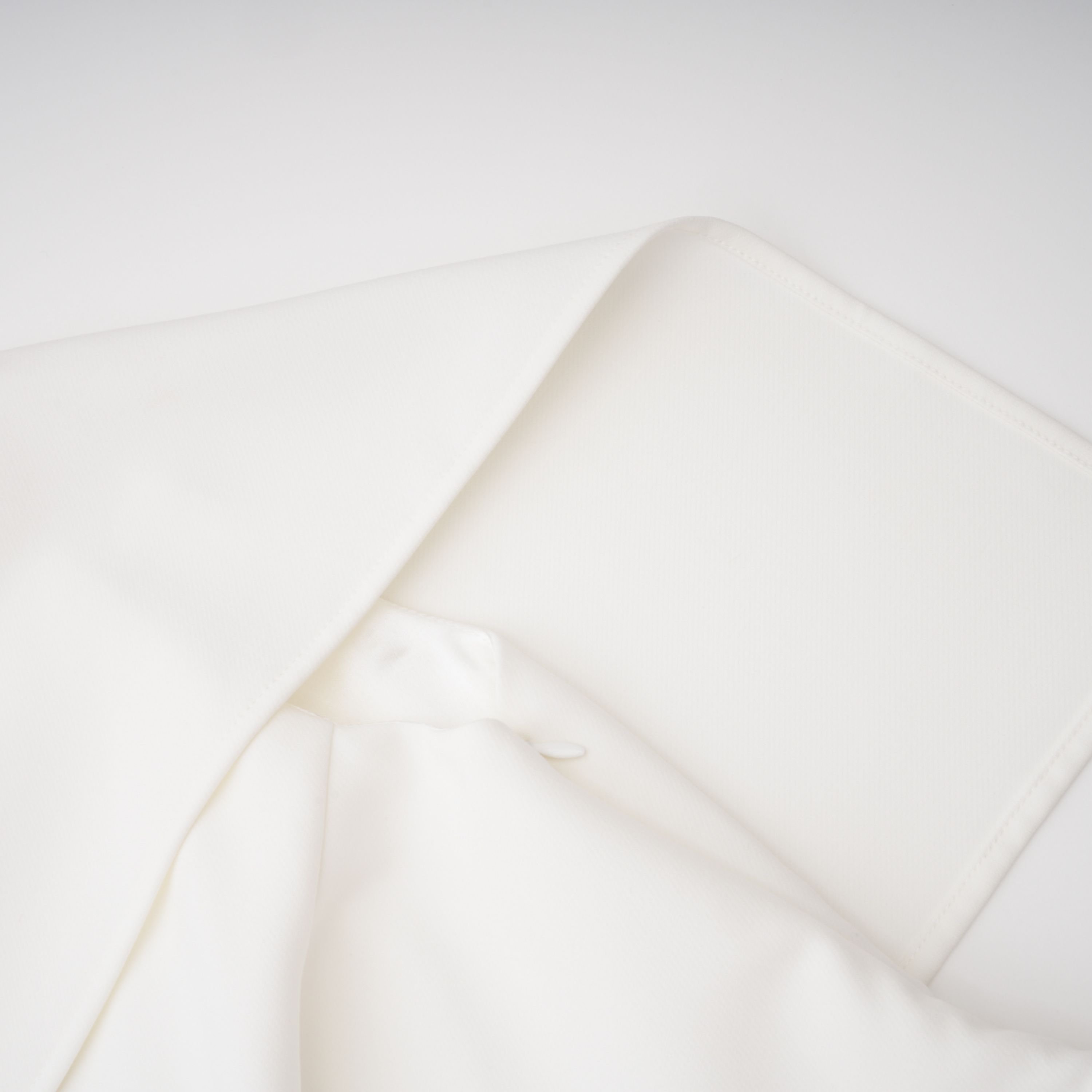 Robe midi froncée asymétrique Kare White (Vente définitive - États-Unis uniquement)