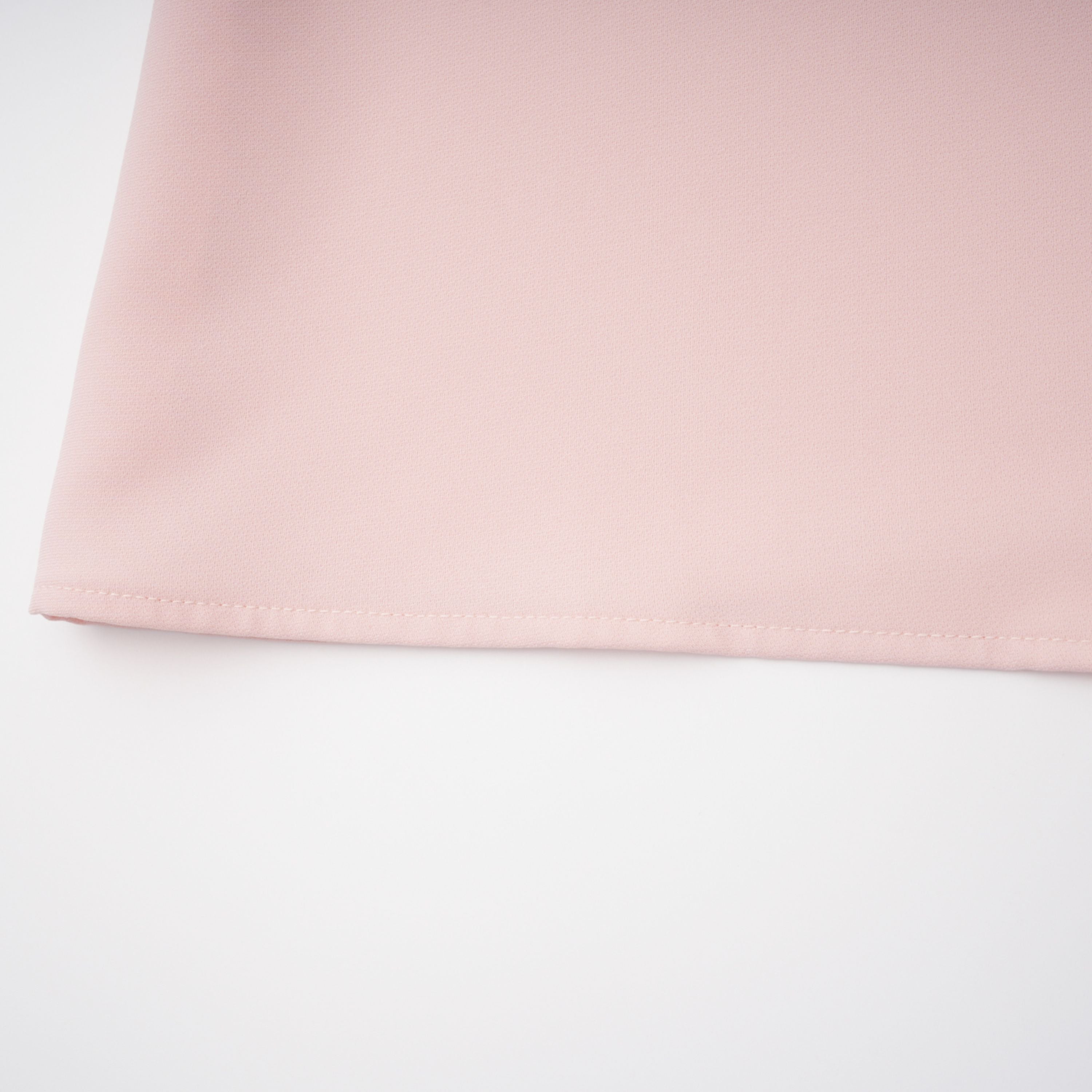 Robe de soirée rose ornée de cristaux