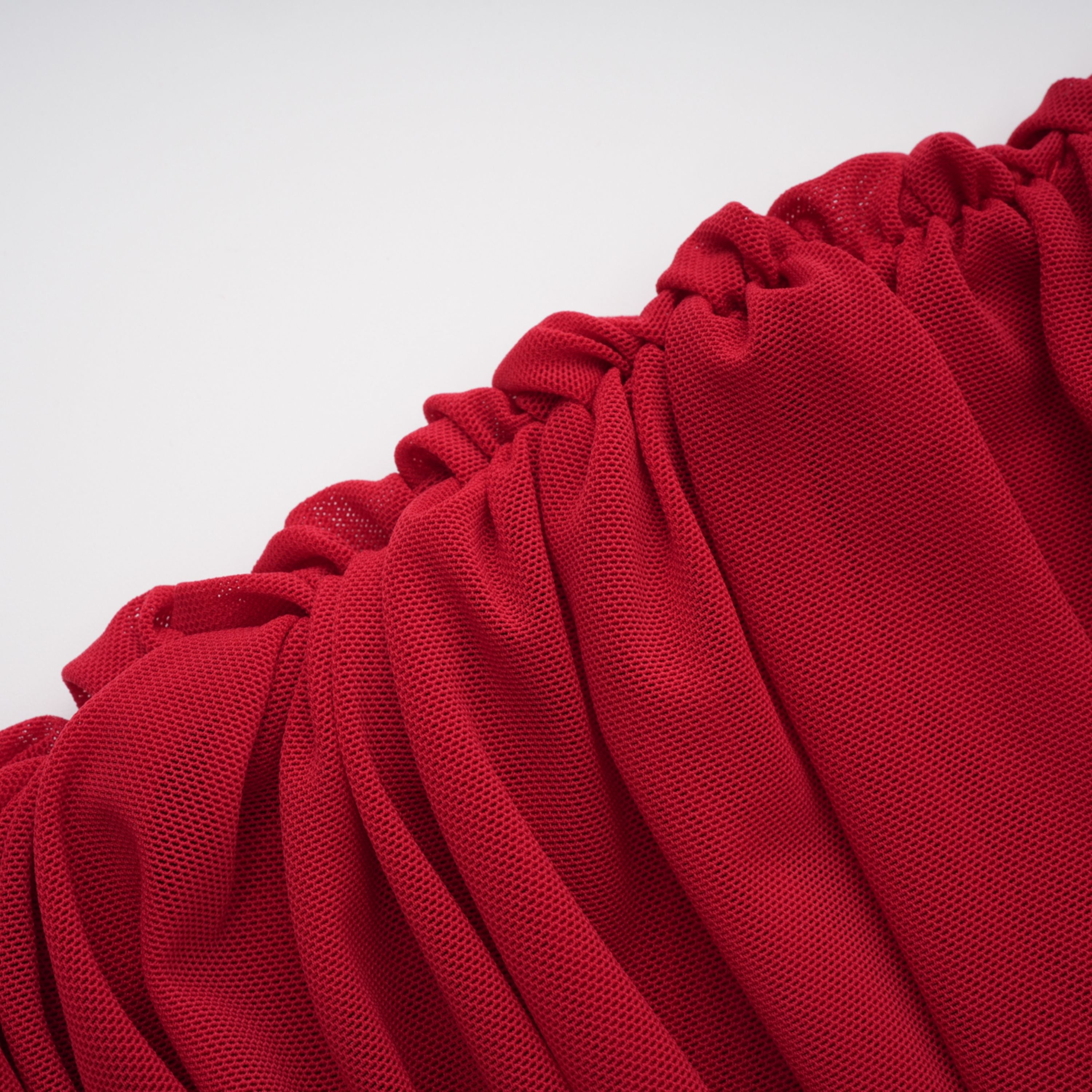 فستان طويل غير متماثل مزين بزخارف من Fíona Red