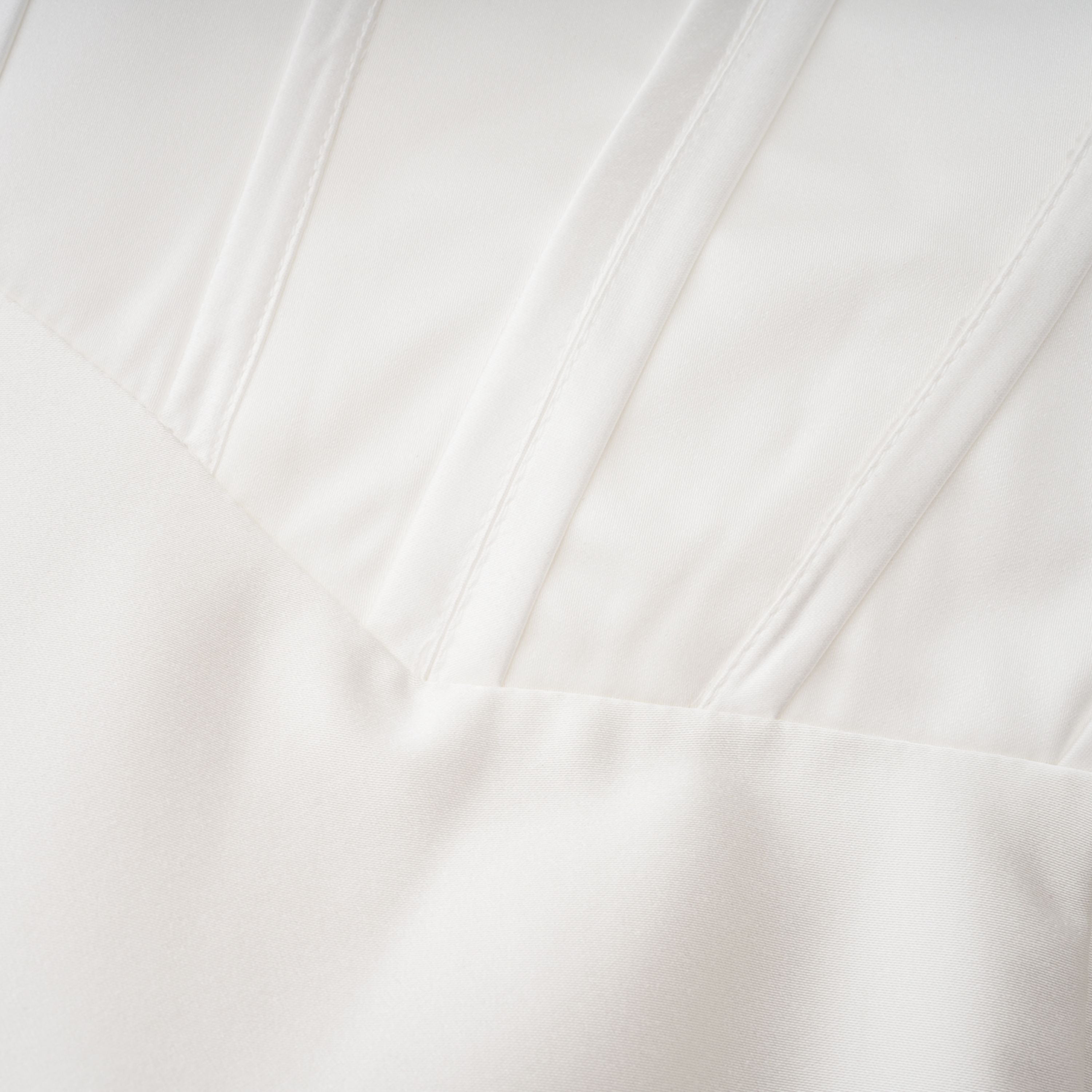 Robe longue à épaules dénudées et empiècements en dentelle Víctor White