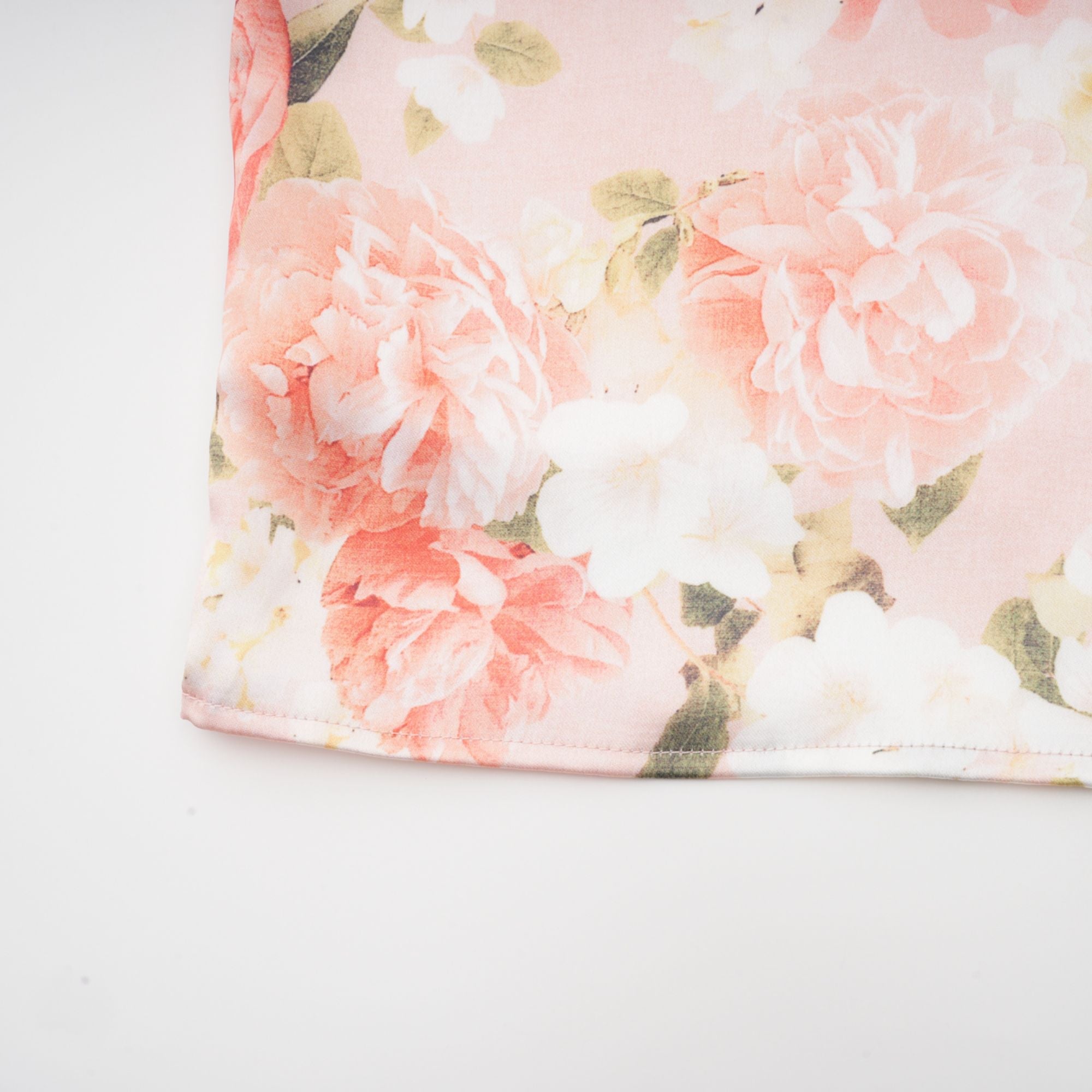Robe longue en satin à imprimé floral rose Yvette (Vente définitive - États-Unis uniquement)