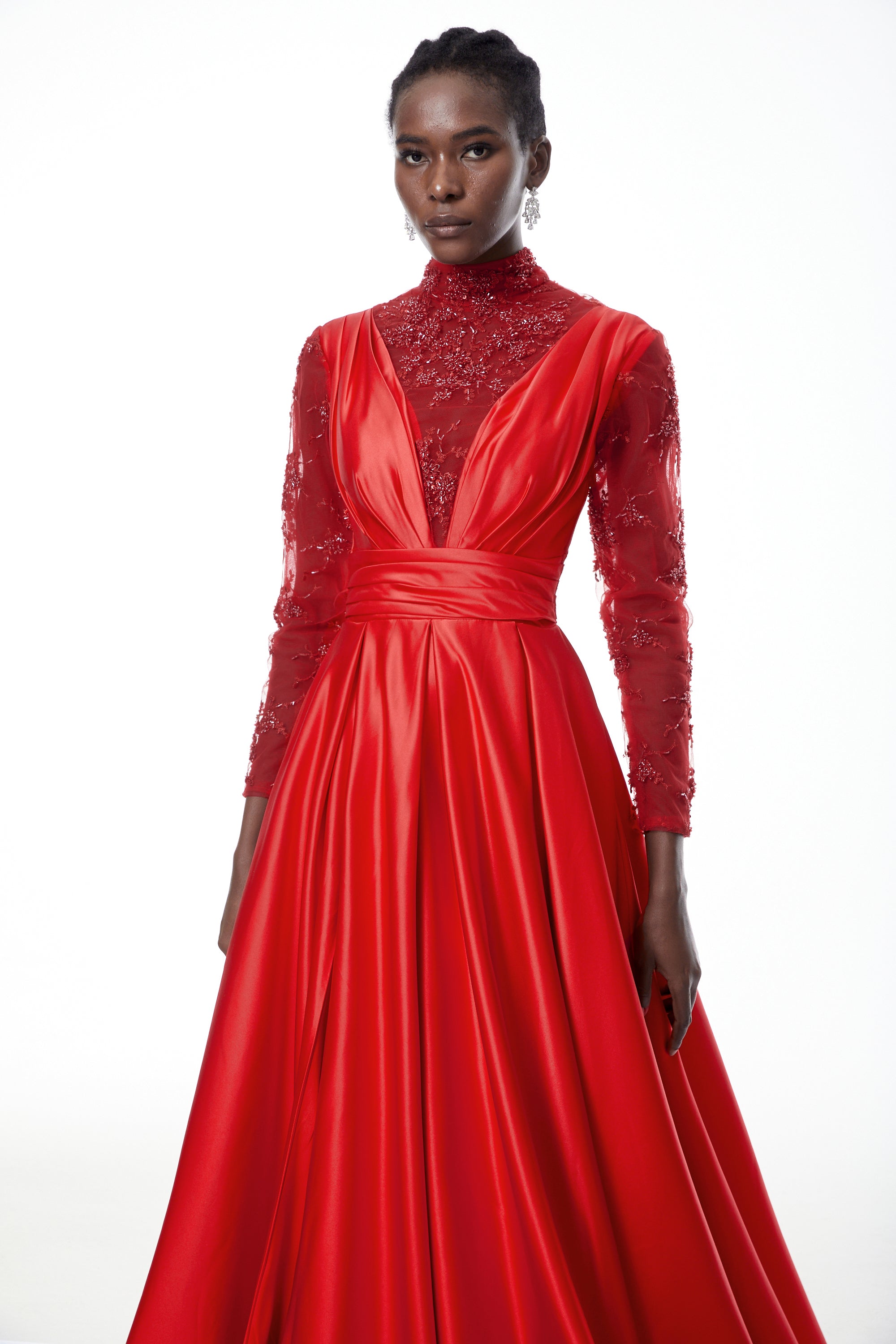 Robe longue en satin à ornements « Jelena » (Vente définitive)