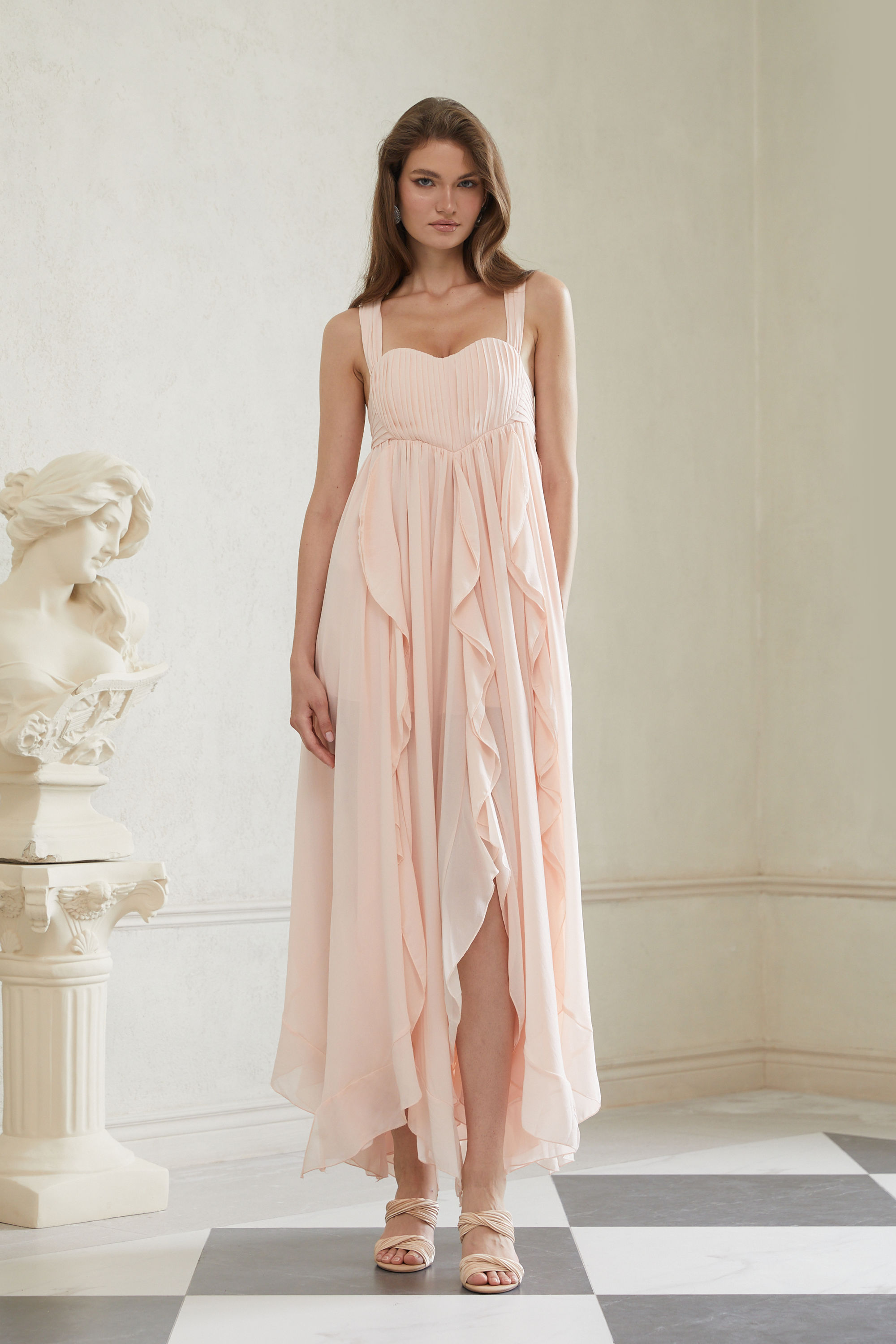 Robe longue en mousseline à volants rose Eos
