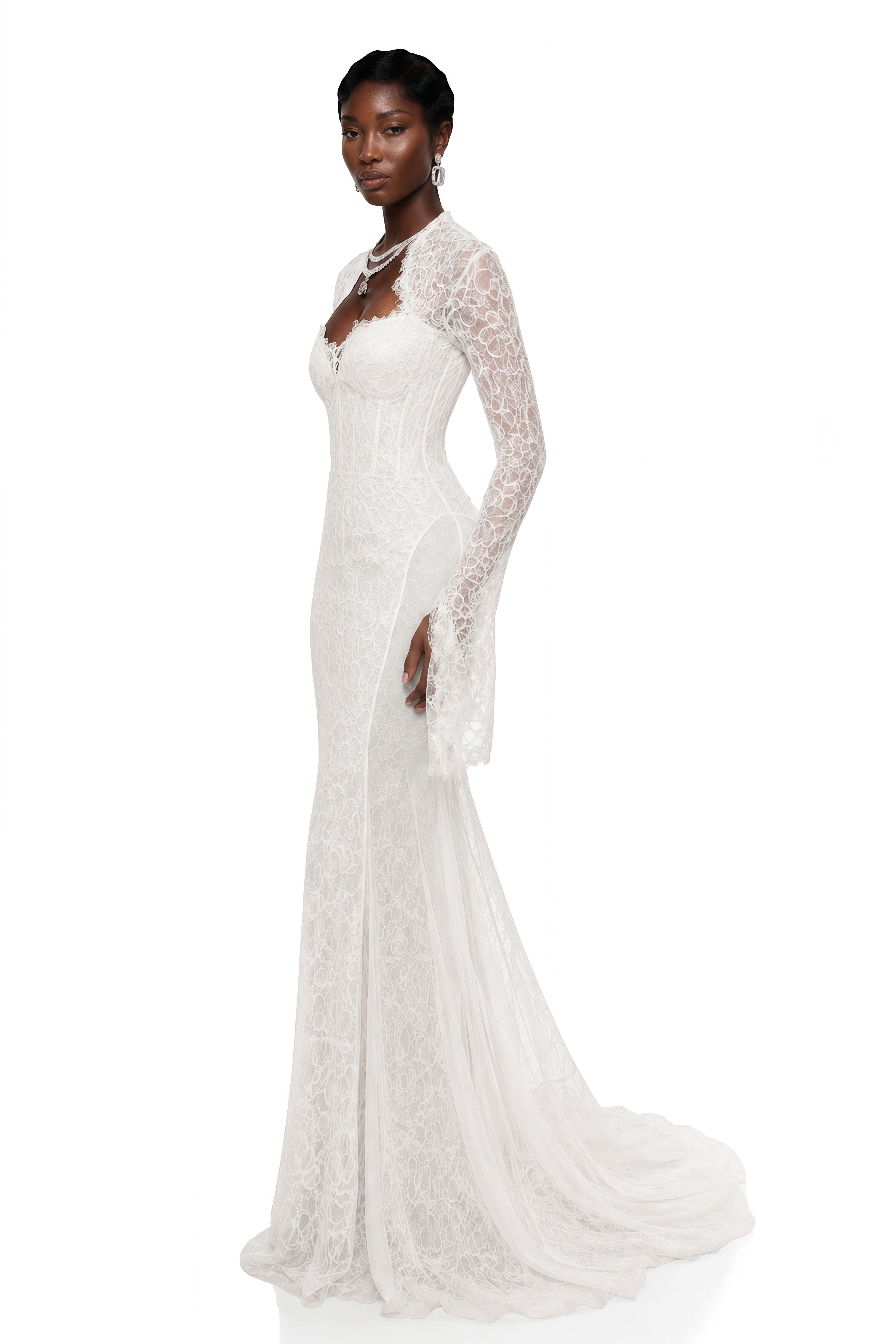 Robe longue sirène en dentelle blanche, avec un corsage en cœur et un boléro à manches longues en dentelle