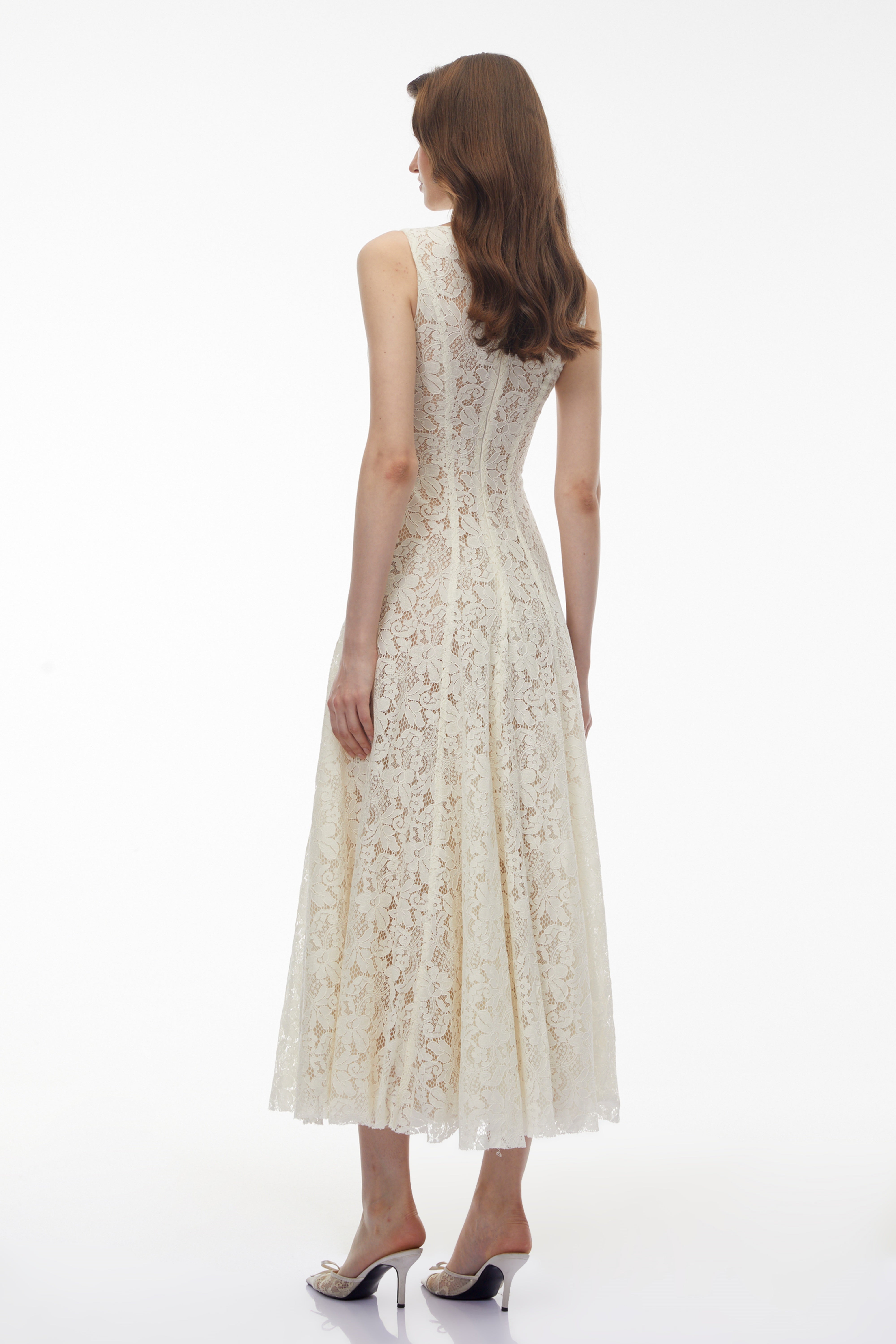 Robe longue en dentelle à fleurs blanche Marhuma
