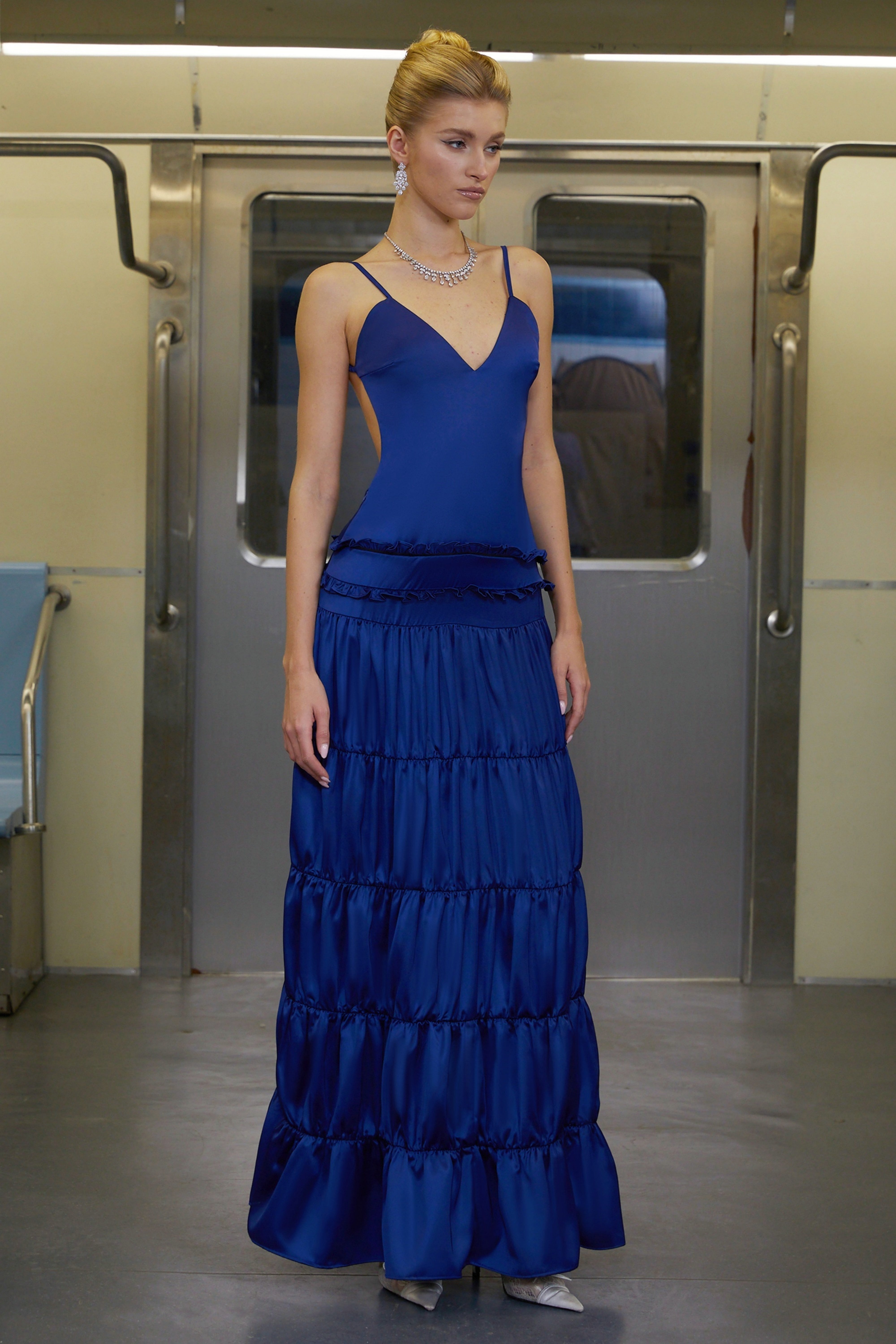 Robe longue à volants et dos nu Martina Blue
