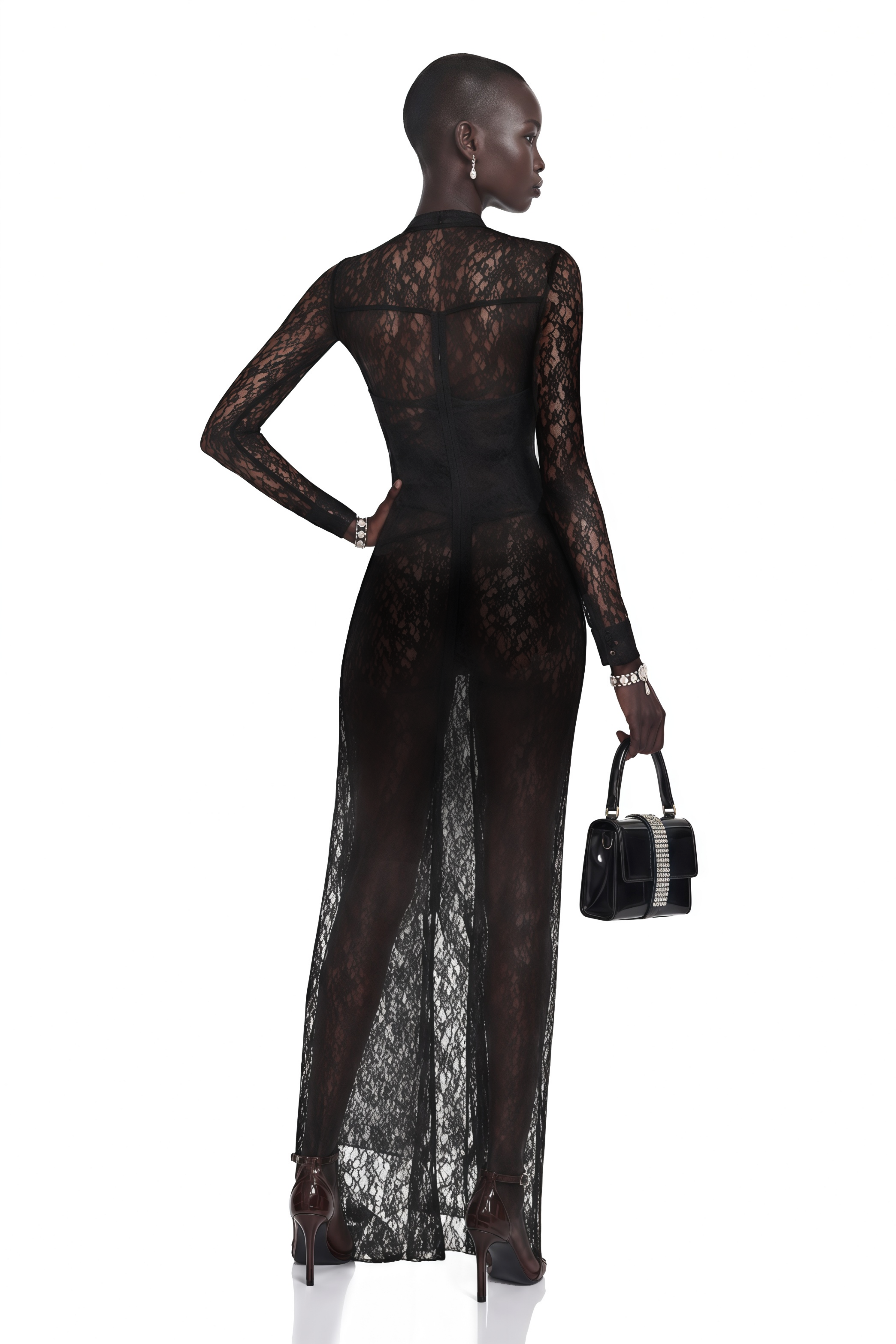 Robe longue en dentelle noire Noemie avec découpes