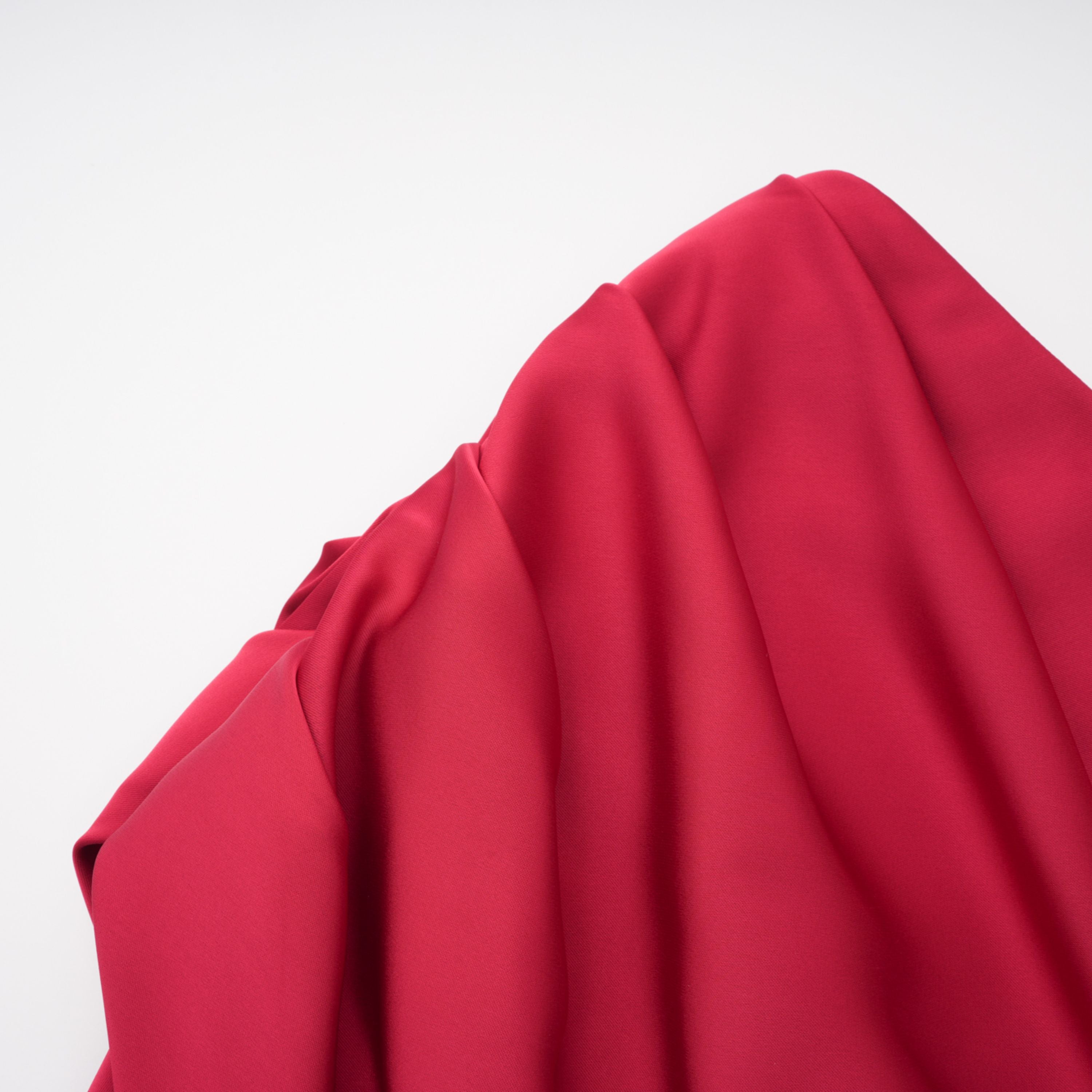 Ensemble Olesya : haut en dentelle rouge et jupe froncée