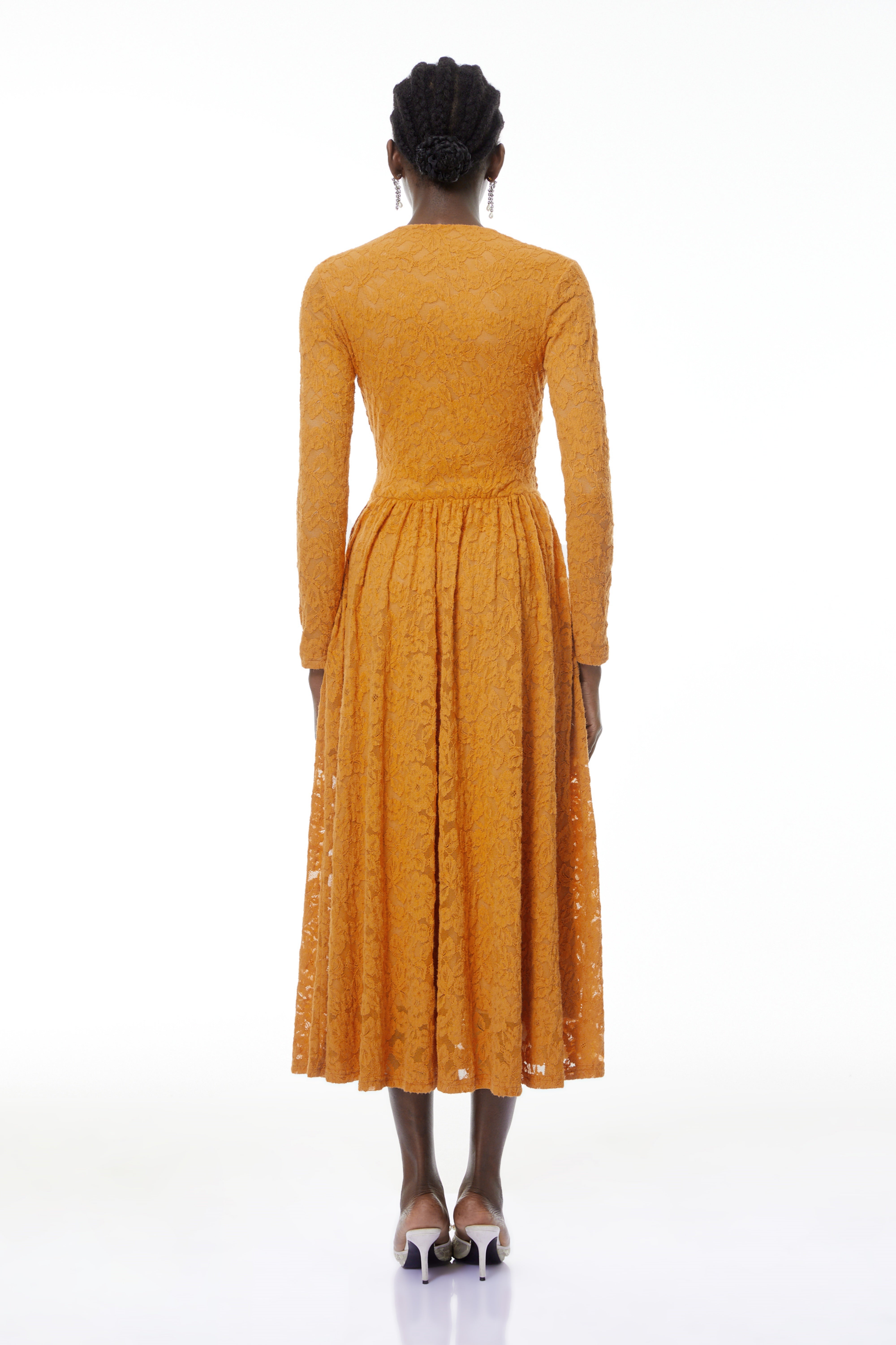 Robe longue à fronces en dentelle à fleurs jaune Posie (Vente définitive)