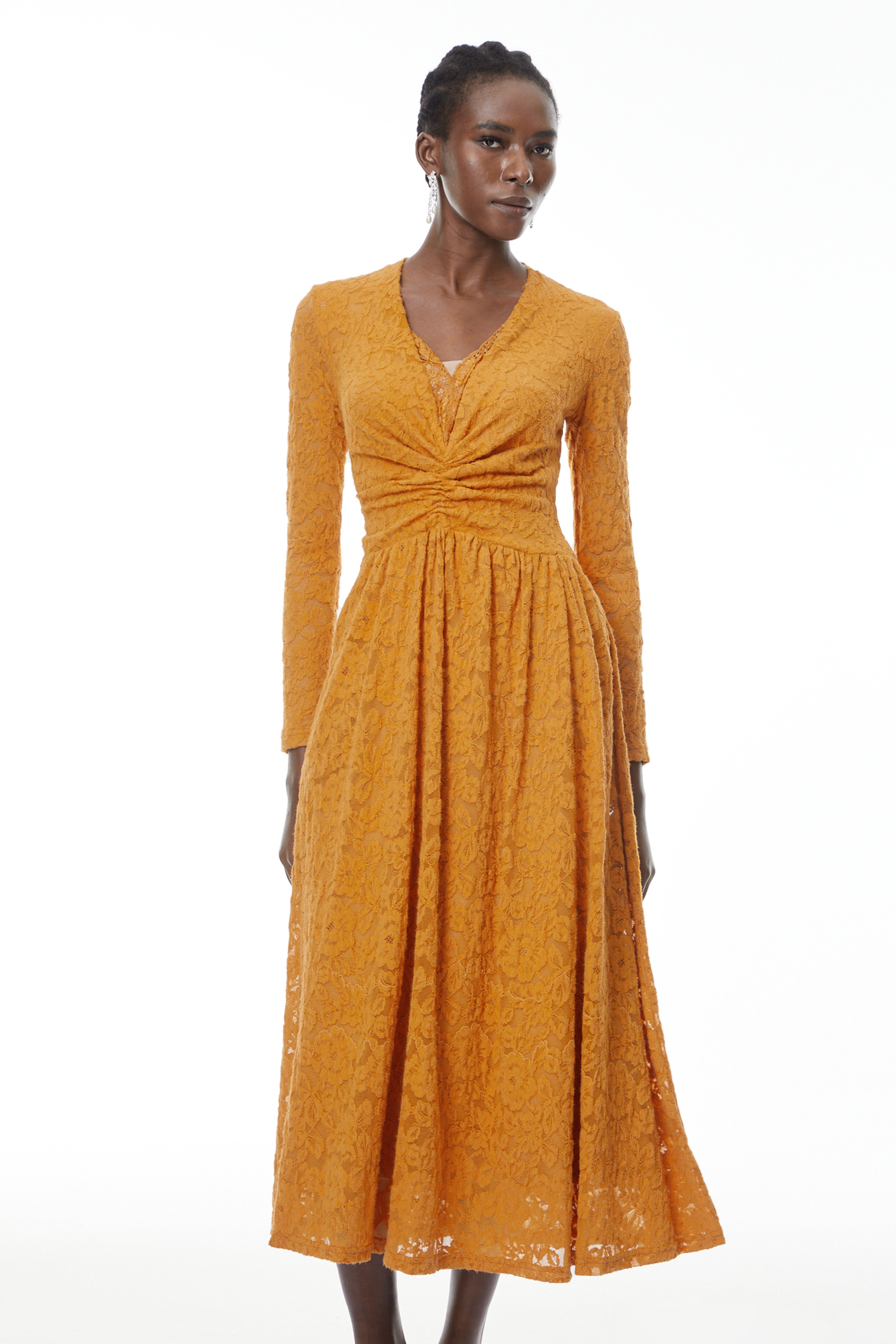 Robe longue à fronces en dentelle à fleurs jaune Posie (Vente définitive)