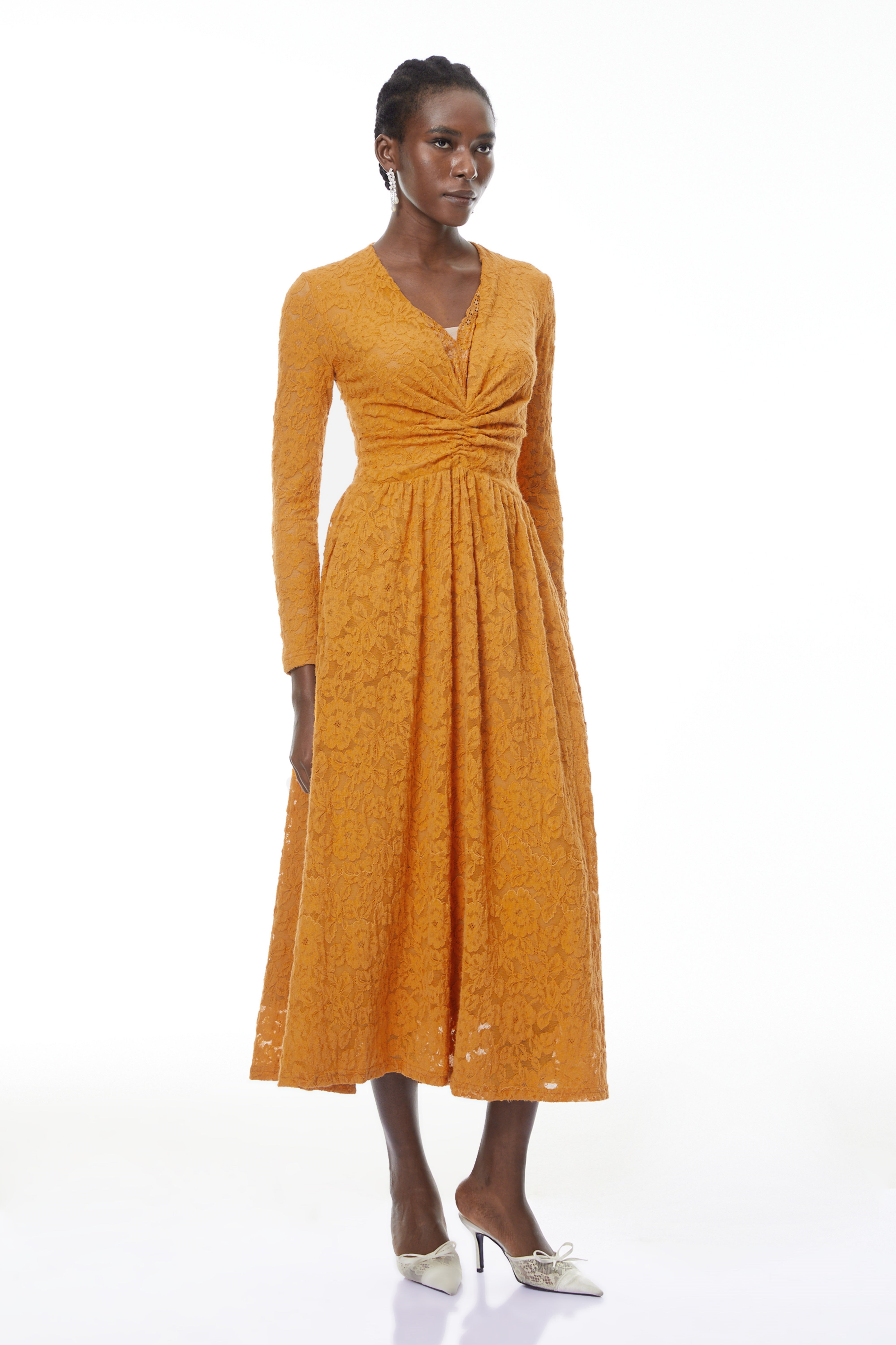 Robe longue à fronces en dentelle à fleurs jaune Posie (Vente définitive)