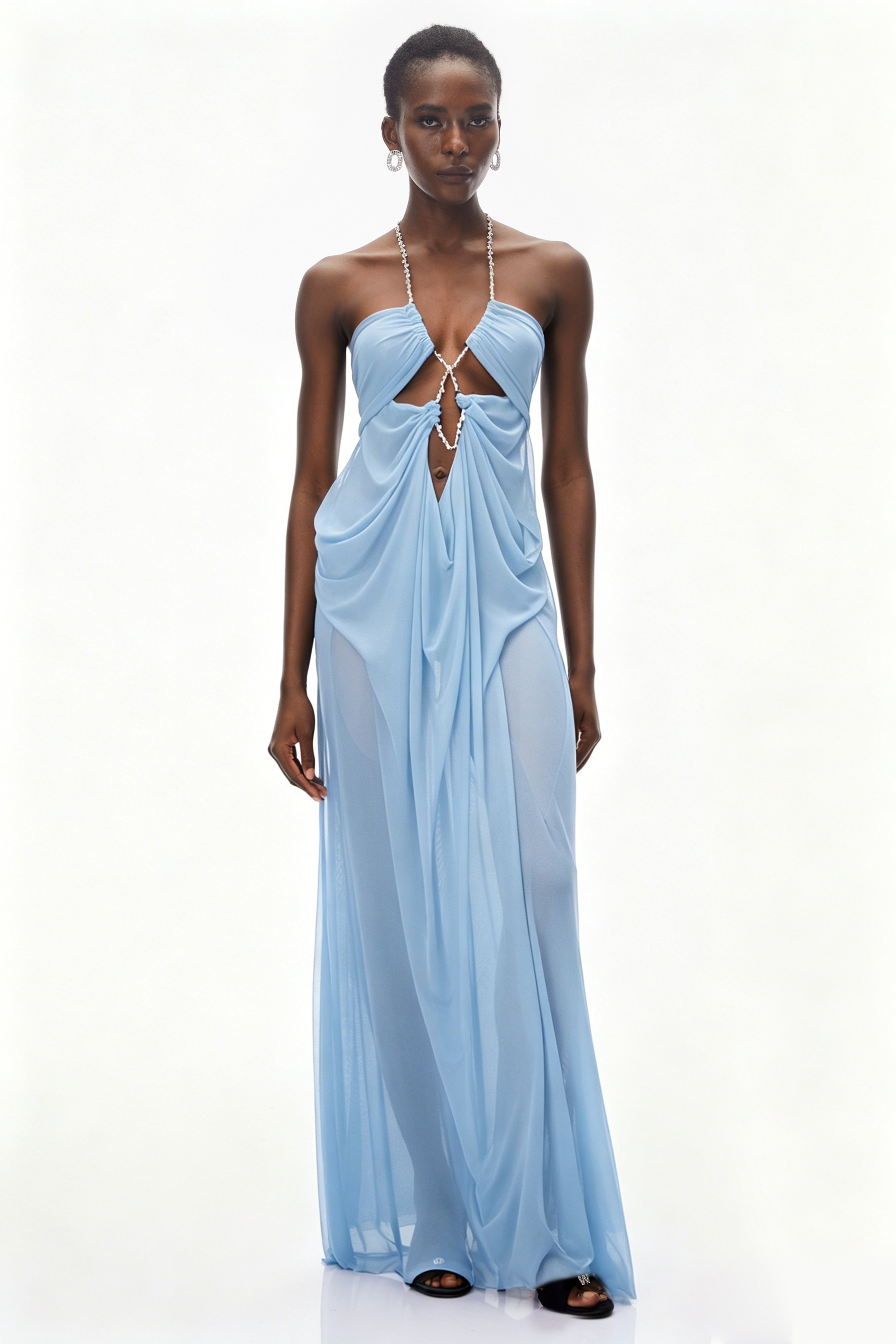 Robe dos nu bleu clair transparente avec découpes ornées de maillons en cristal