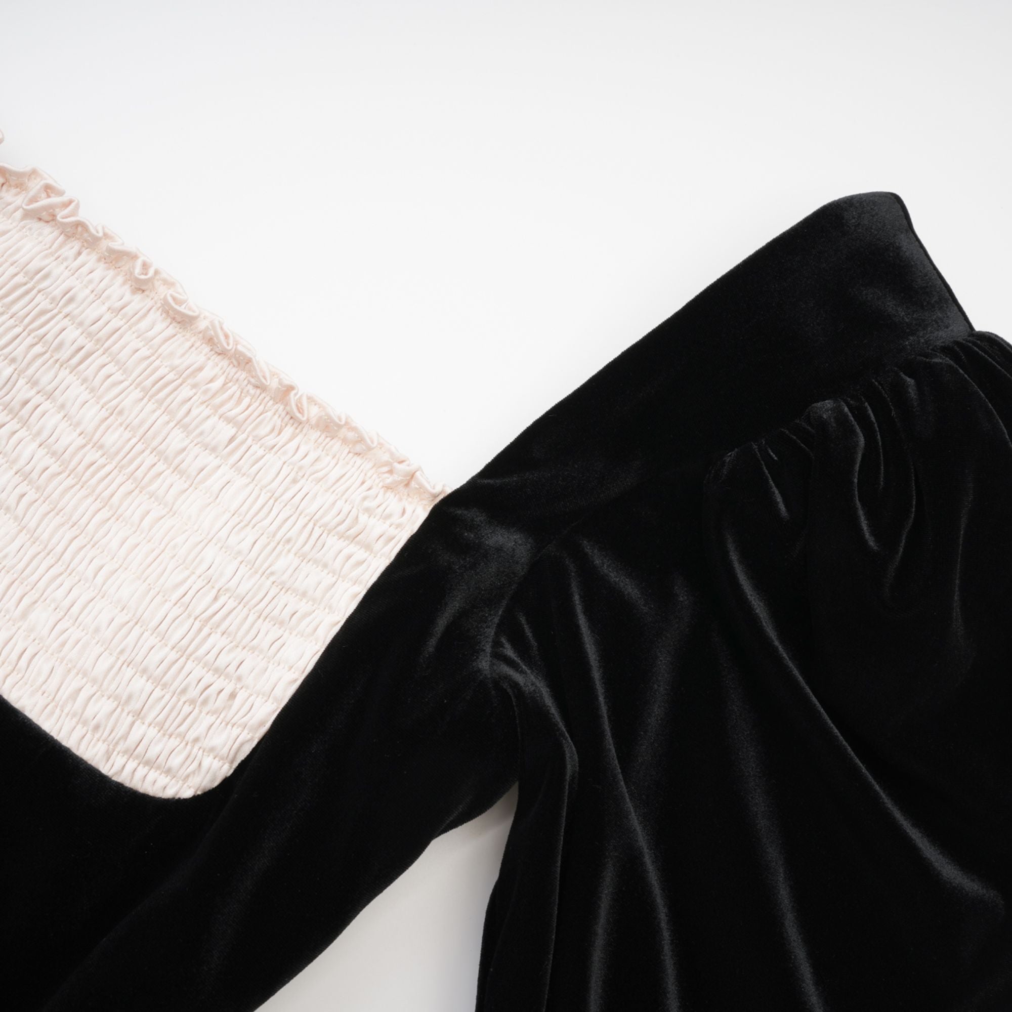 Mini-robe en velours à manches longues Coralie (Vente définitive - États-Unis uniquement)