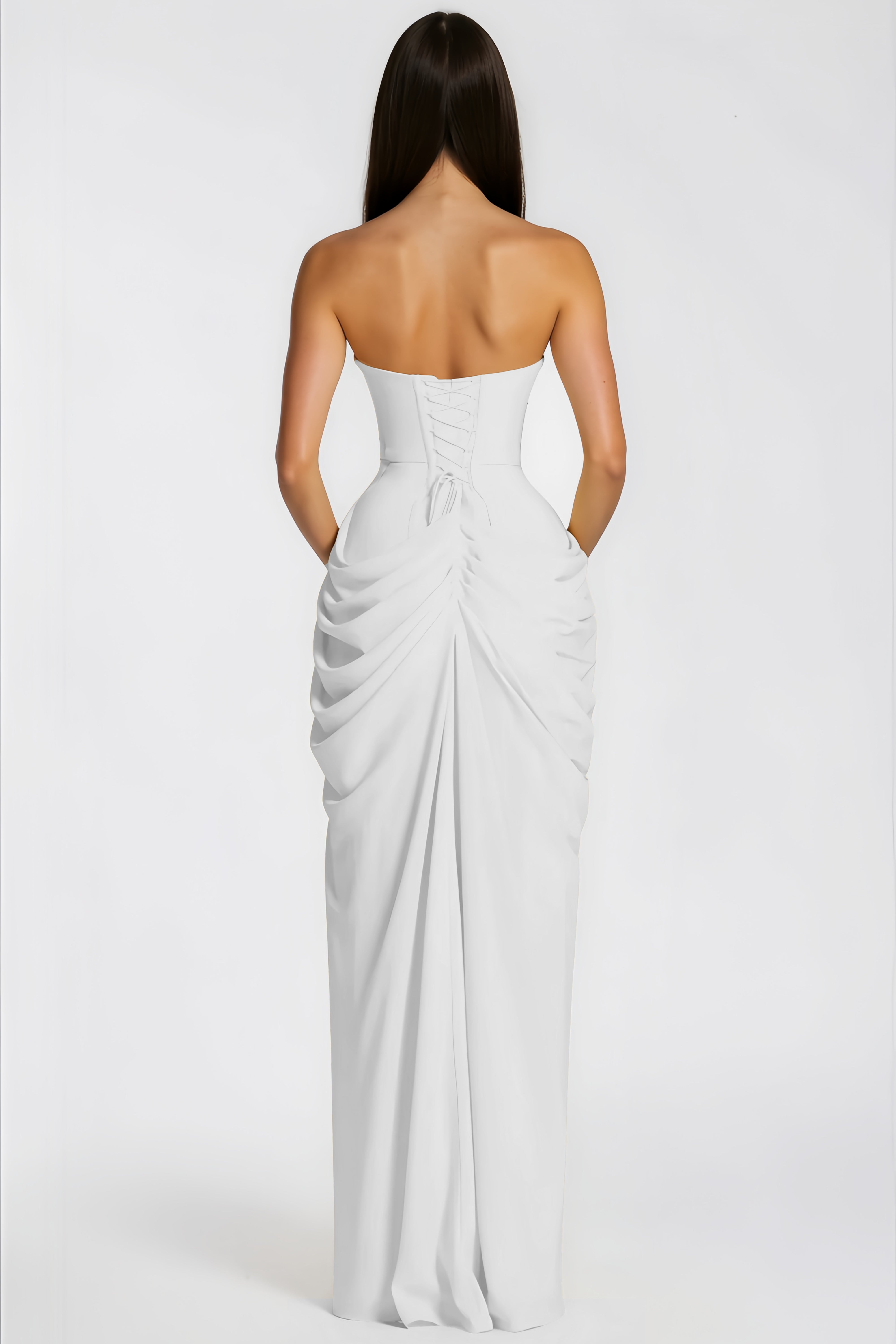 Robe longue blanche à volants avec décolleté croisé
