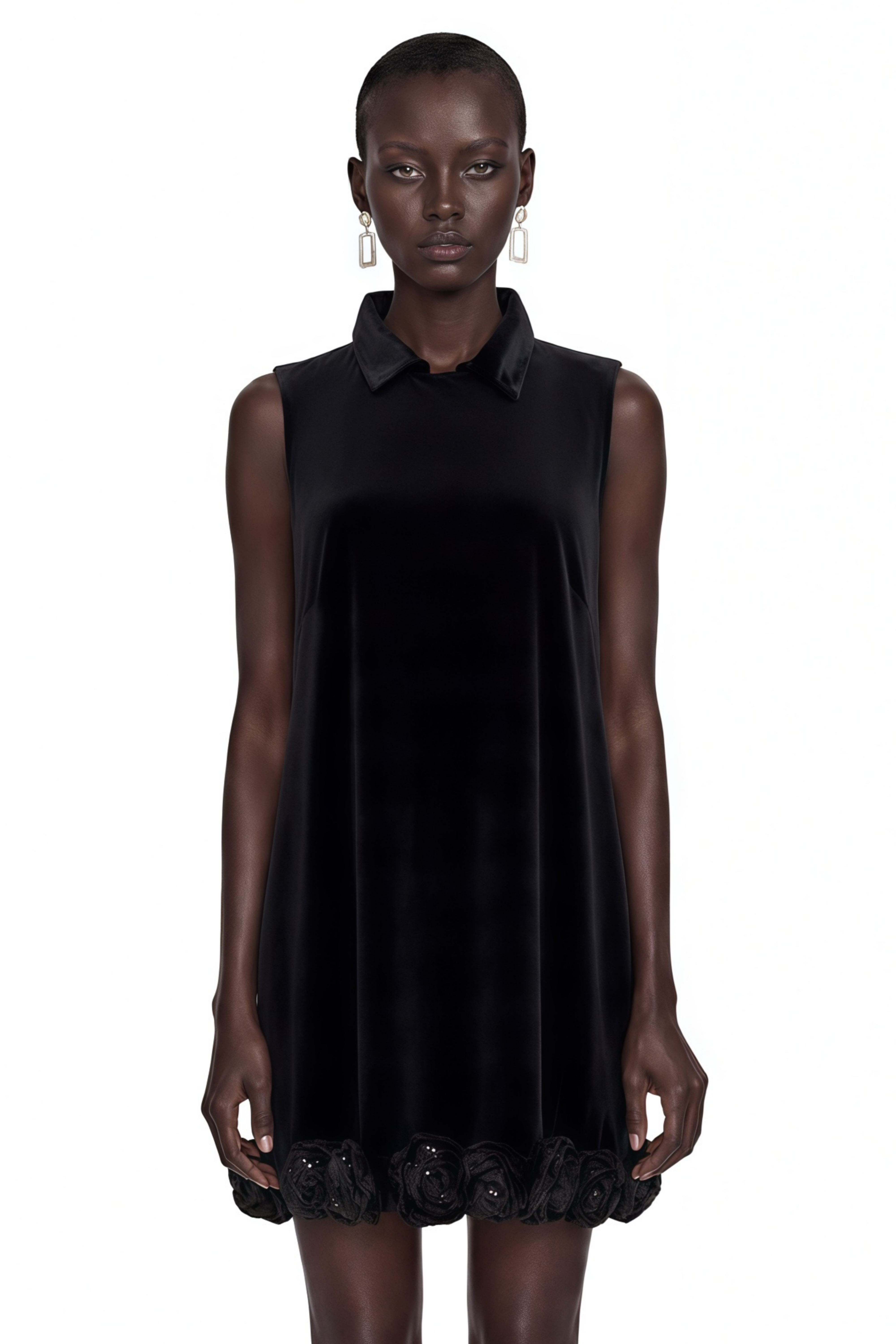 Mini-robe Sandra en velours noir avec ourlet à pétales en 3D