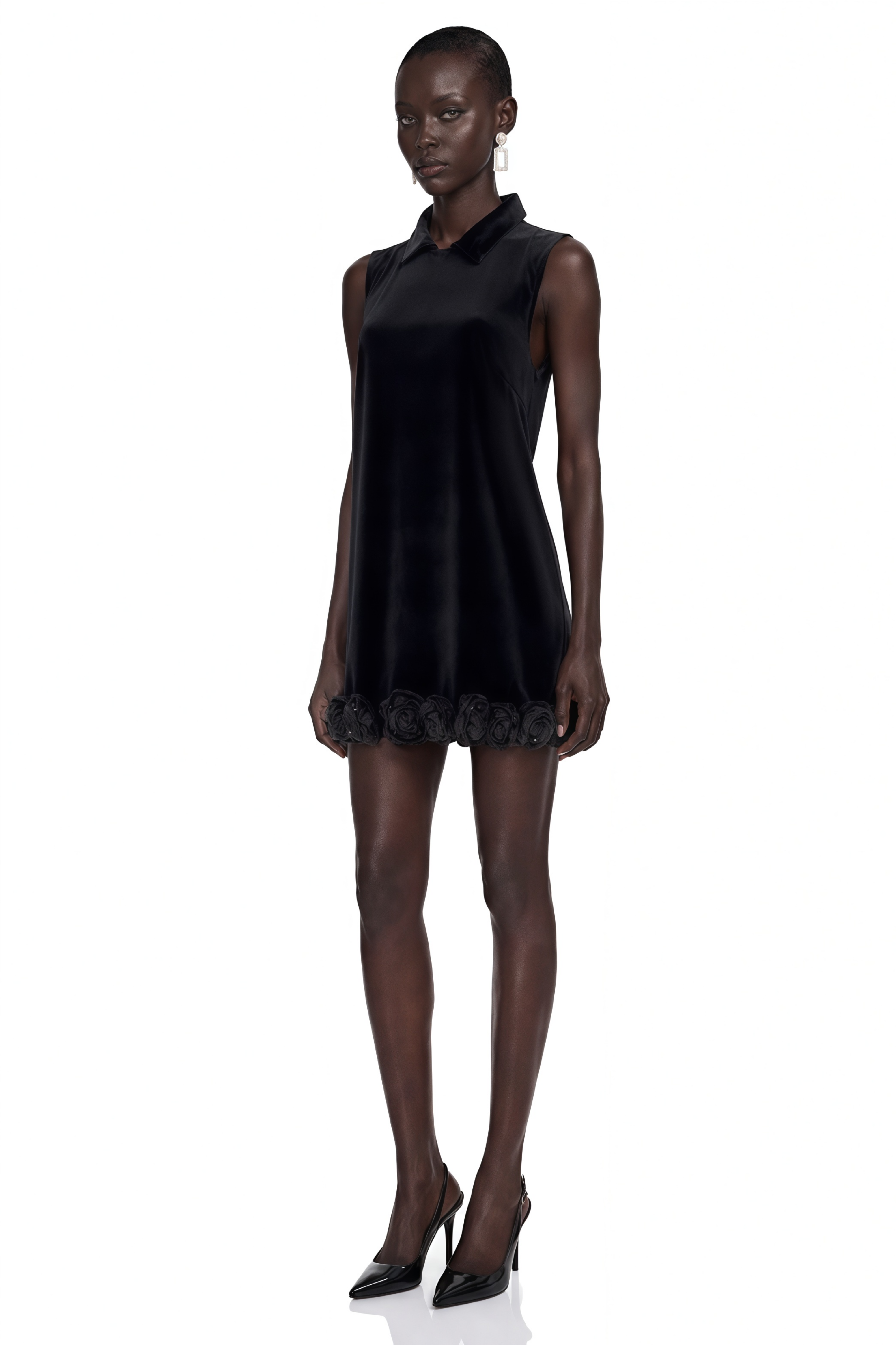 Mini-robe Sandra en velours noir avec ourlet à pétales en 3D