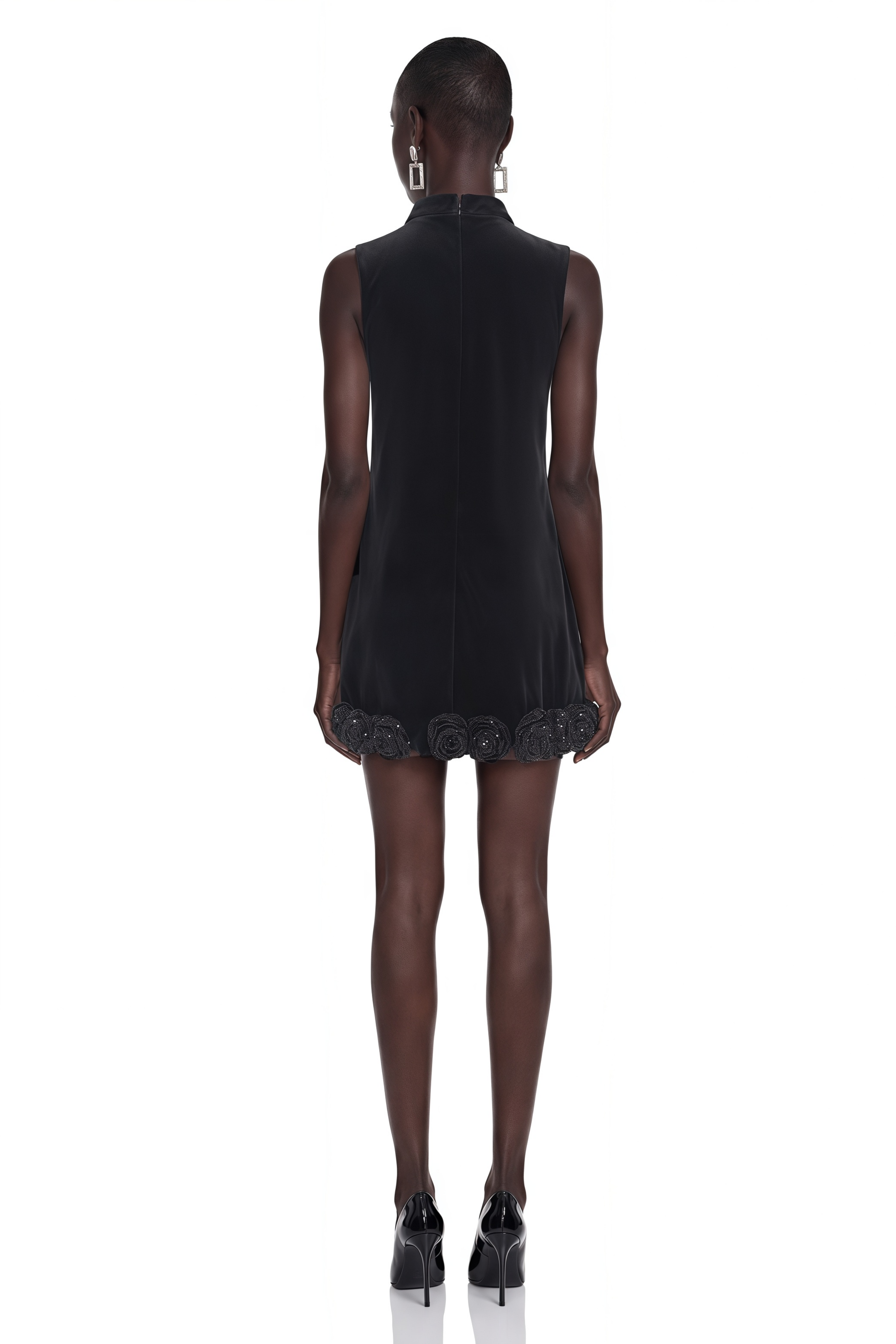 Mini-robe Sandra en velours noir avec ourlet à pétales en 3D