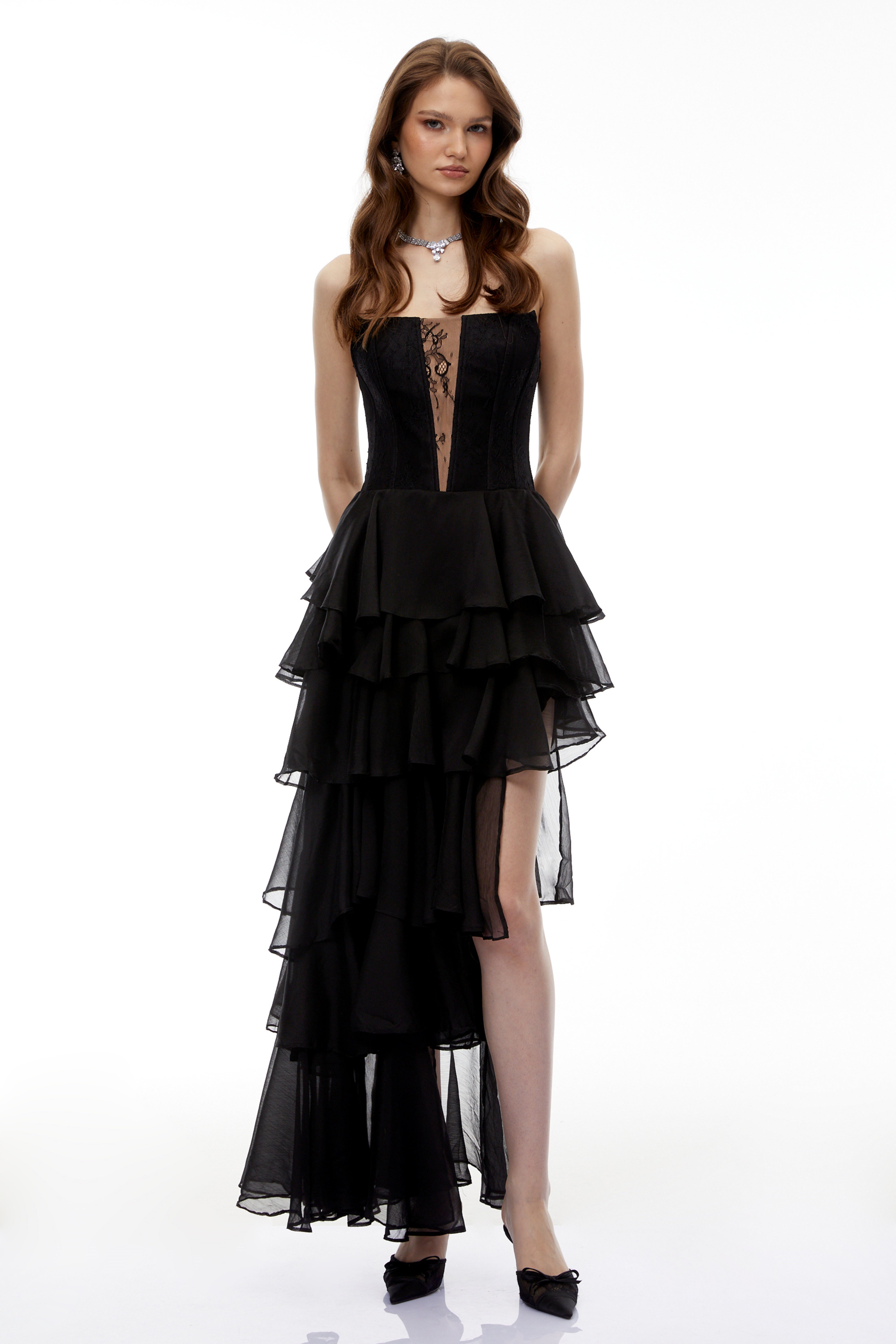 Robe longue en tulle Simone Black avec découpes