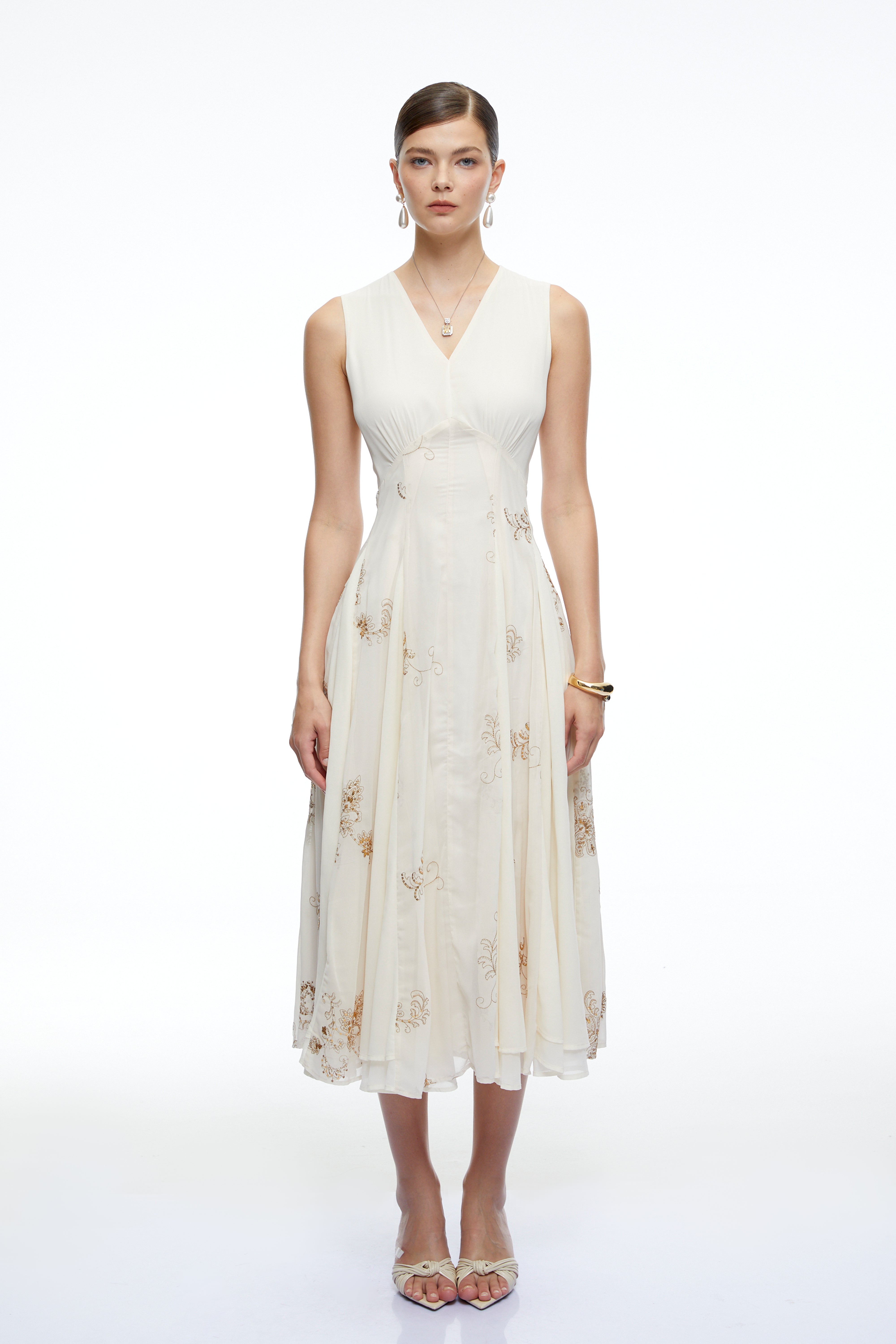 Robe midi « Sorrel White » à motifs floraux brodés
