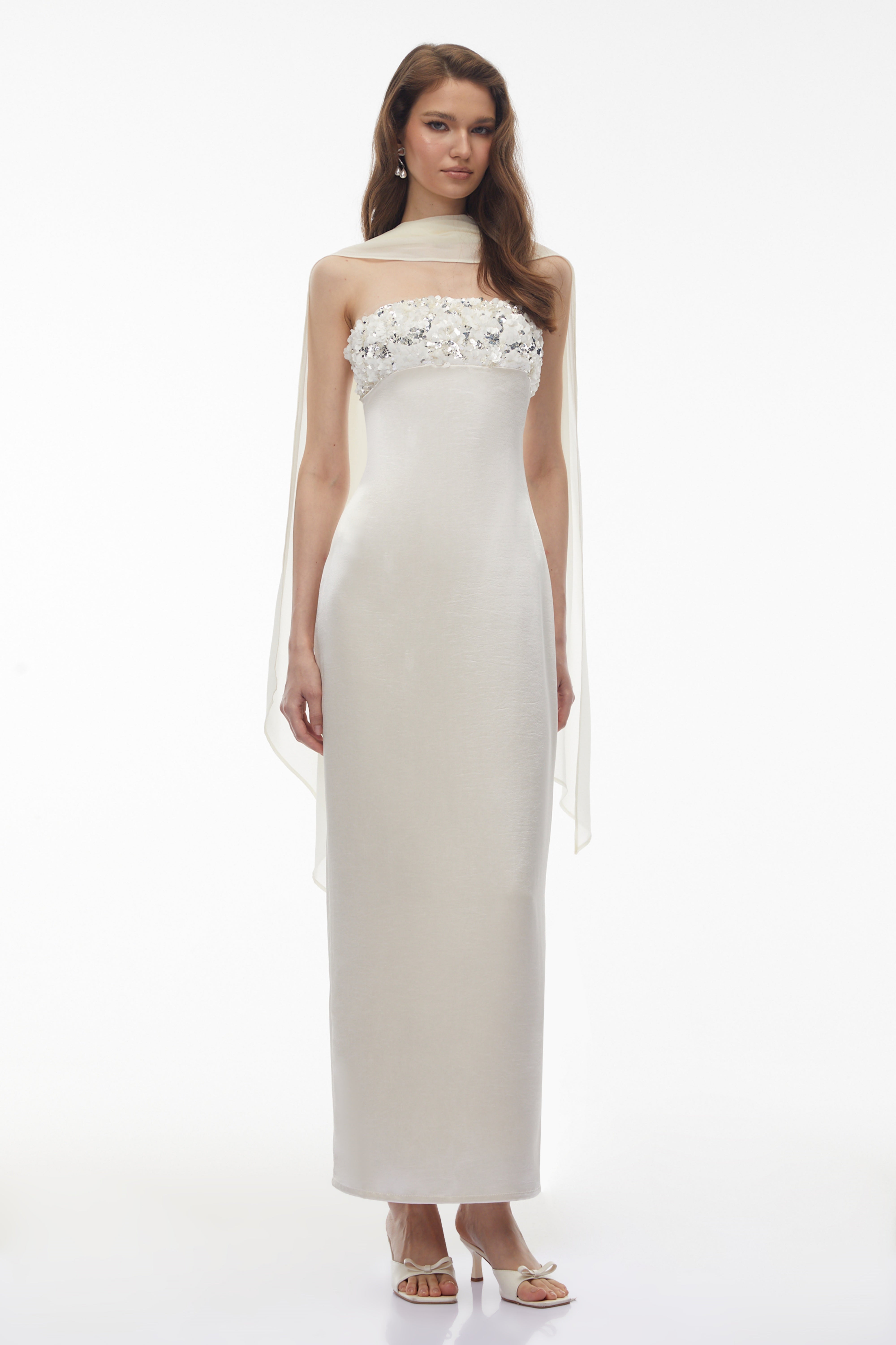 Robe longue à paillettes et épaules dénudées Vivienne White