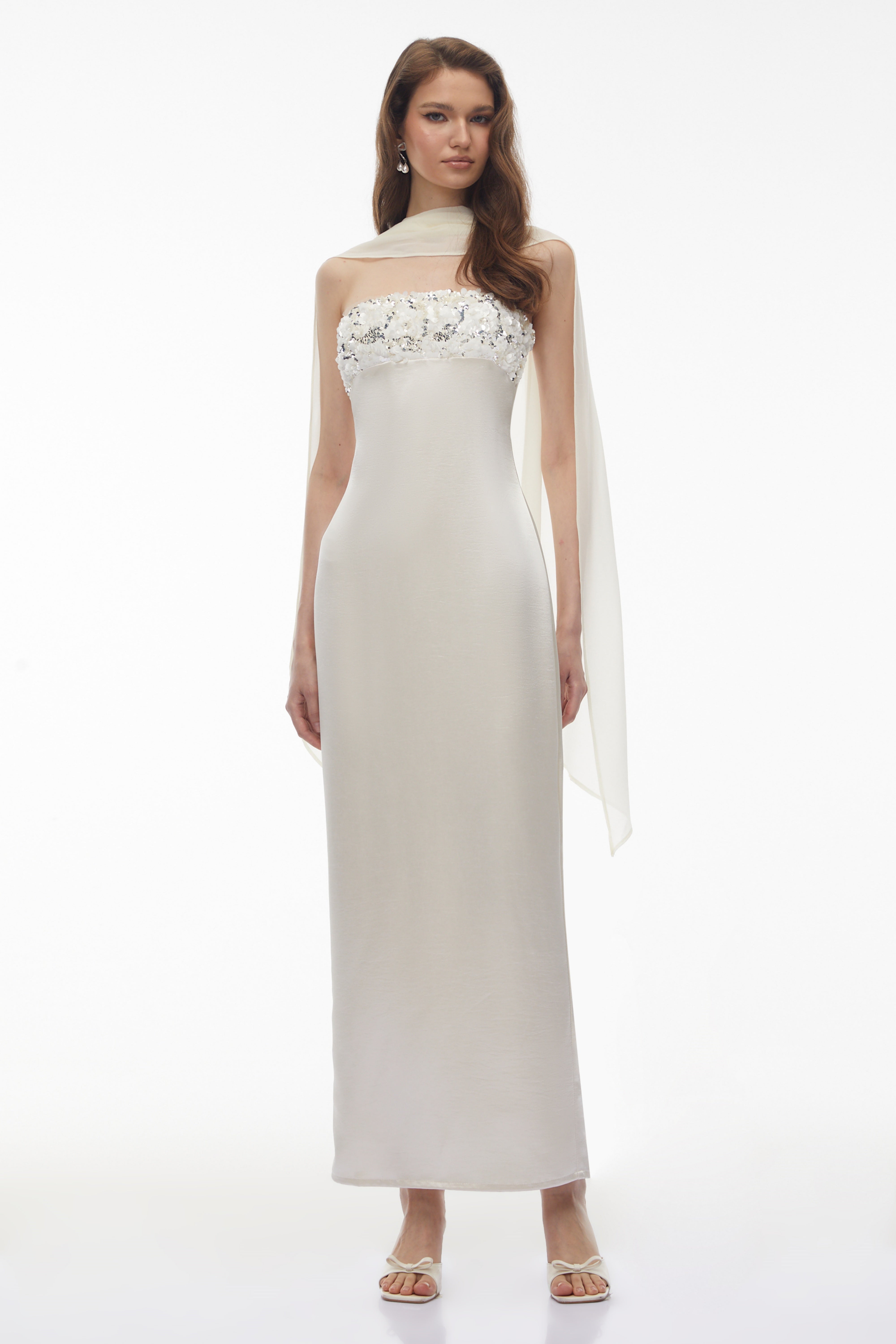 Robe longue à paillettes et épaules dénudées Vivienne White