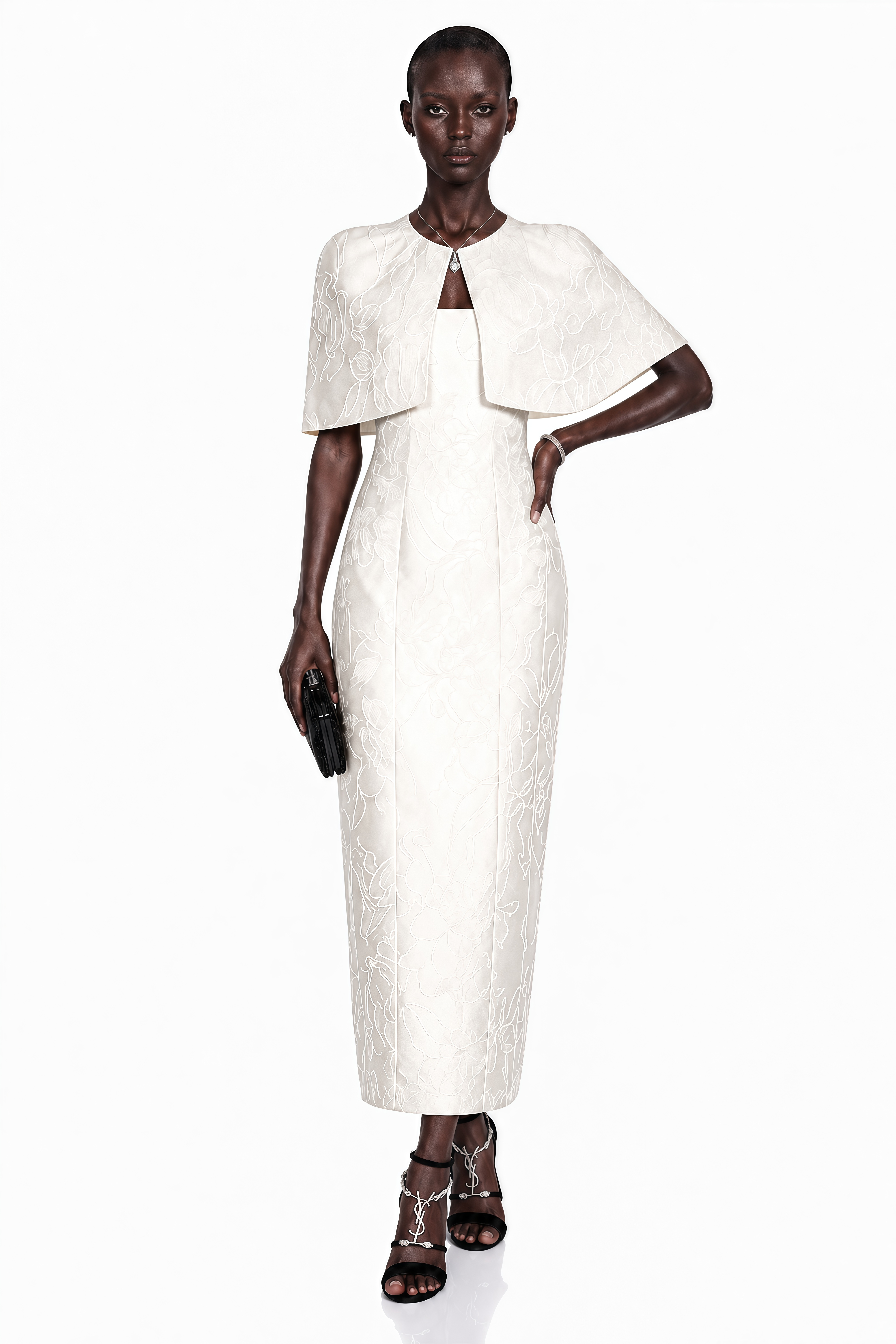 Robe longue droite blanche à imprimé floral jacquard, avec une petite cape ouverte sur le devant assortie