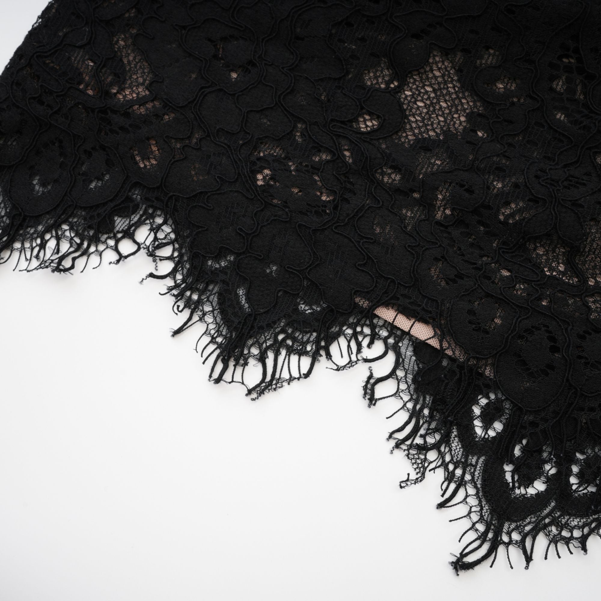 Robe en dentelle Kylitha - Miss Rosier - Boutique en ligne pour femmes